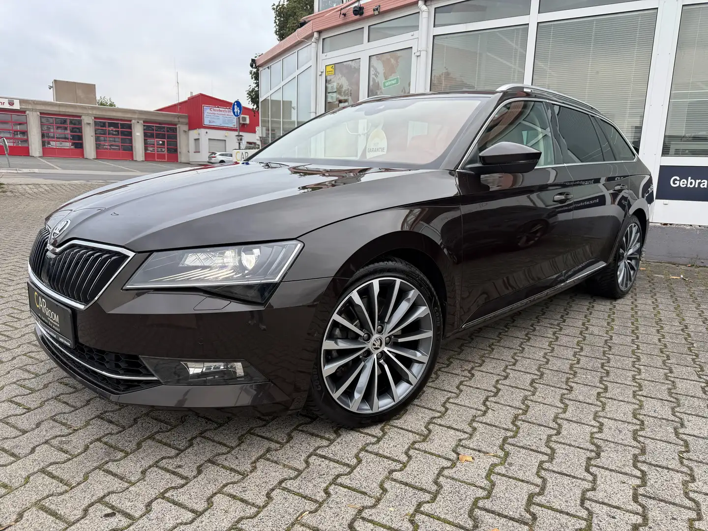 Skoda Superb L&K 4x4*Pano*Ahk*Virtual*Volleder*Scheckheftgepfl Braun - 1