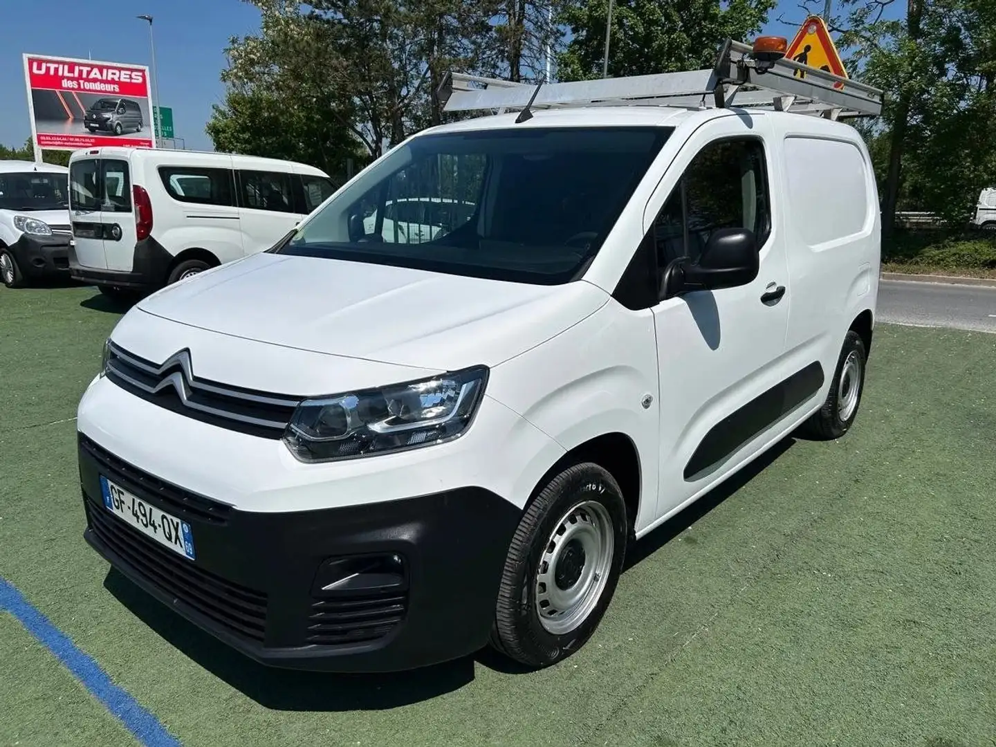 Citroen Berlingo M (8.325 HT) 1.5 BlueHDi 100ch Club 650kg Blanc - 1