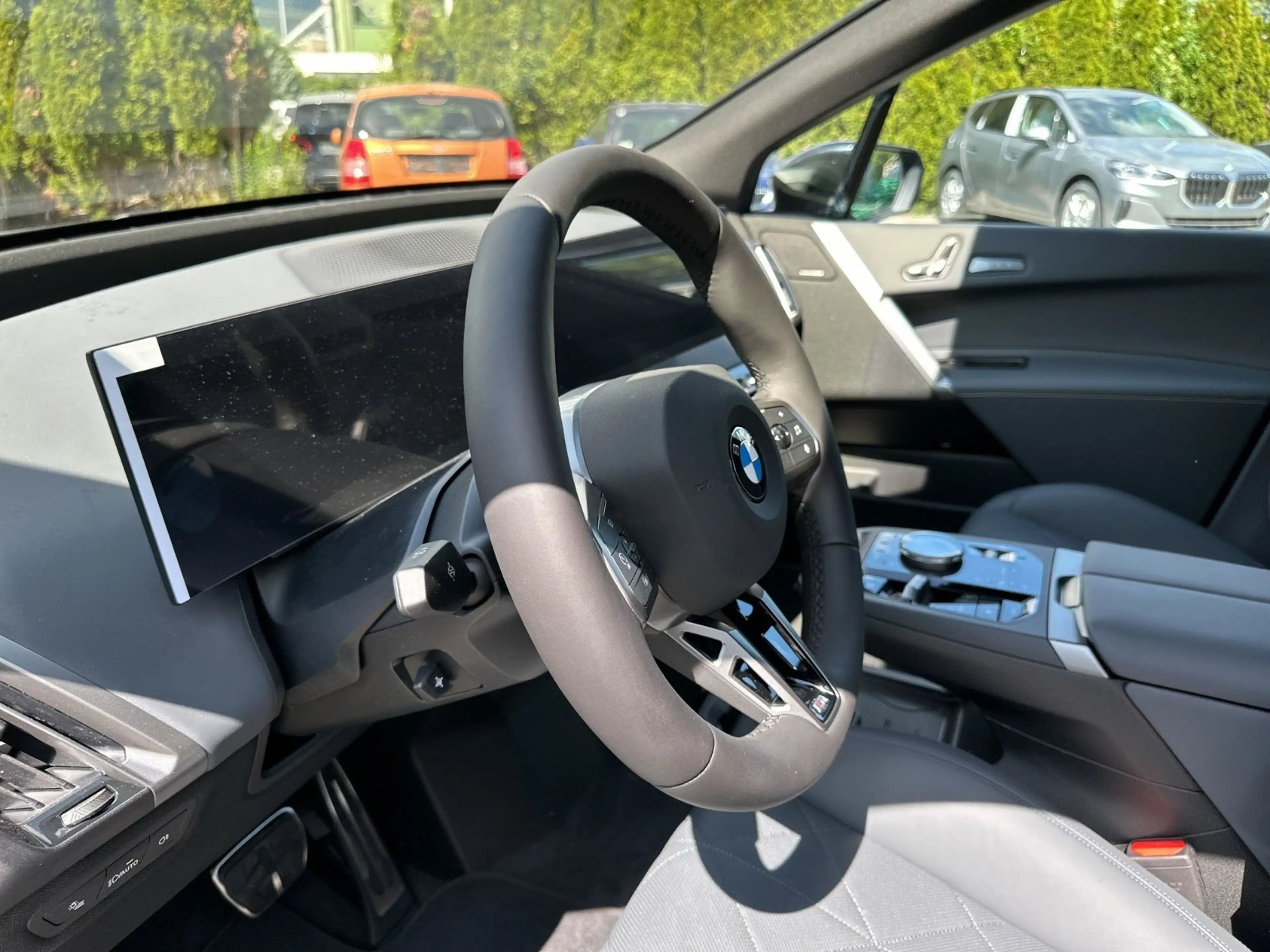 BMW iX xDrive45 (i20) M Sportpaket HK HiFi DAB LED — photo 14