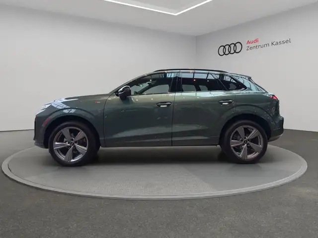 Audi Q3 view 3