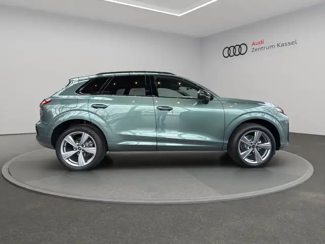 Audi Q3 view 7