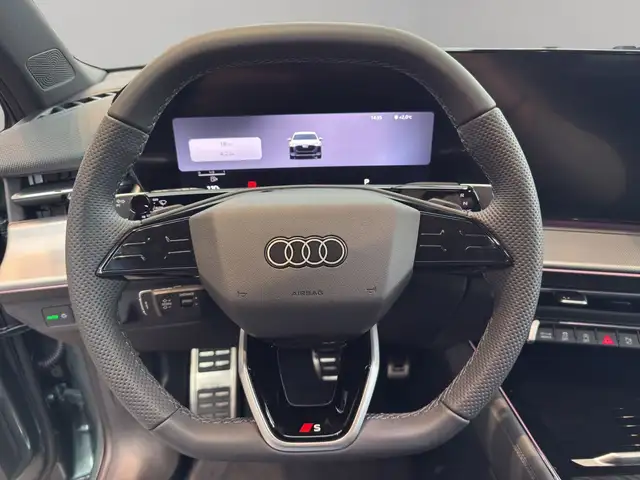 Audi Q3 view 11