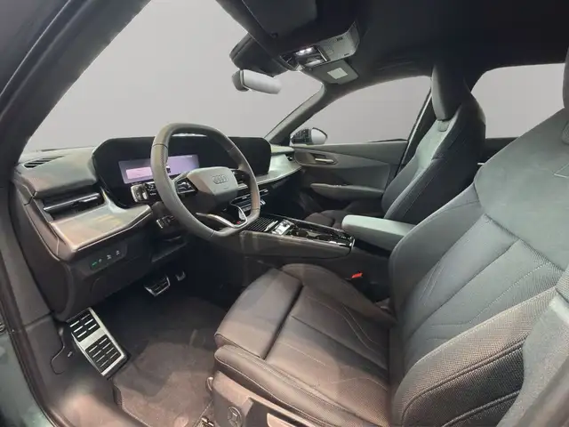 Audi Q3 view 10