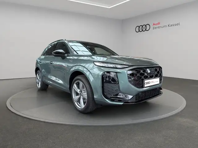 Audi Q3 view 8