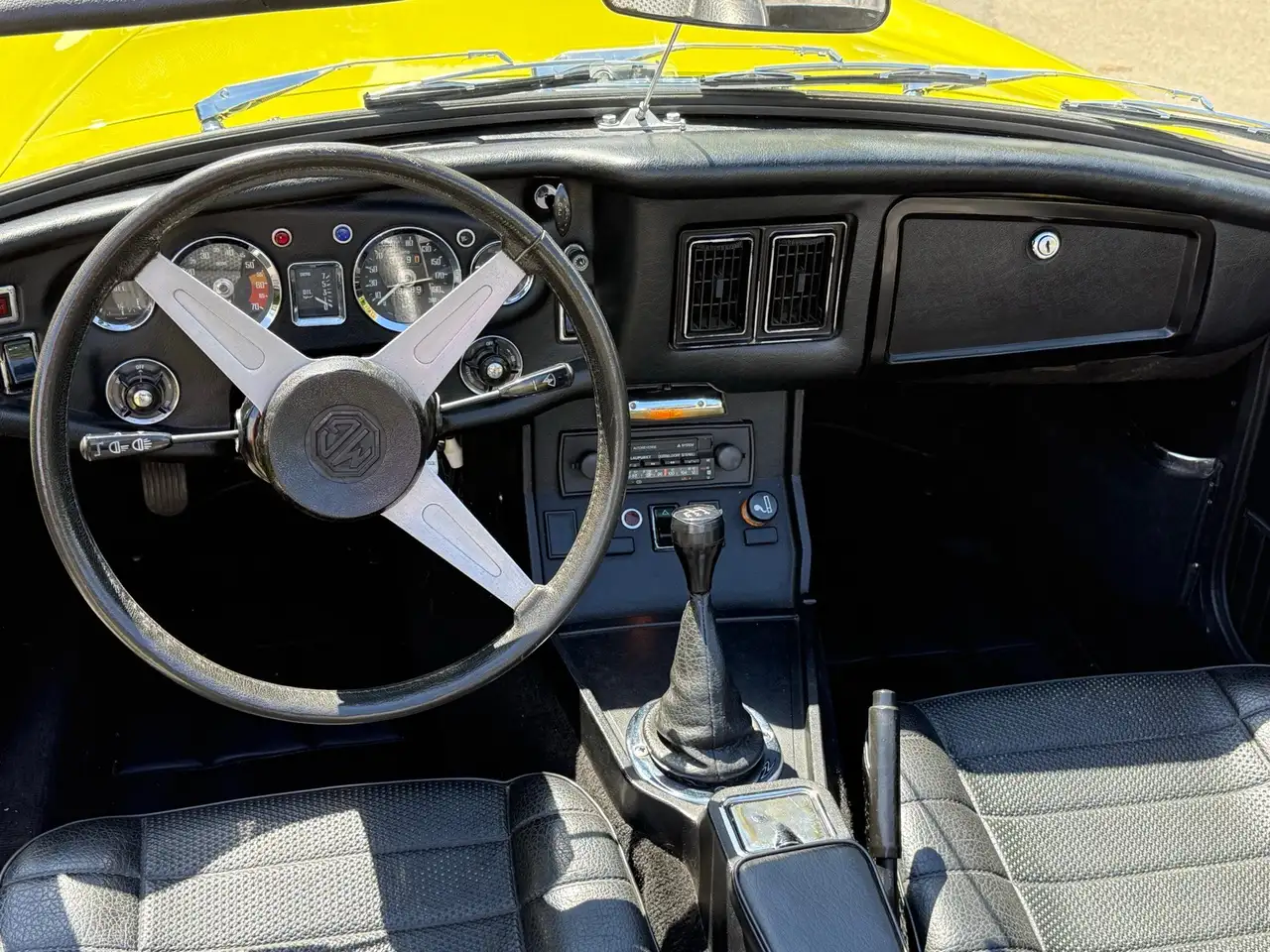 MG MGB Citron Yellow Cabrio, Top-Zustand, Chrom-Speichenräder, Garagenfahrzeug; TÜV NEU; seit 1982 in Familienbesitz, foto 3