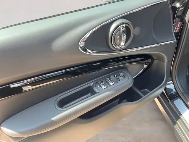 Mini Clubman view 8