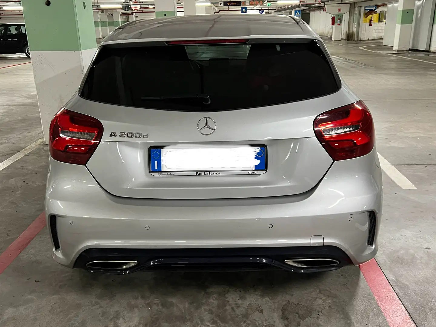 Mercedes-Benz A 200 d Premium amg - 2