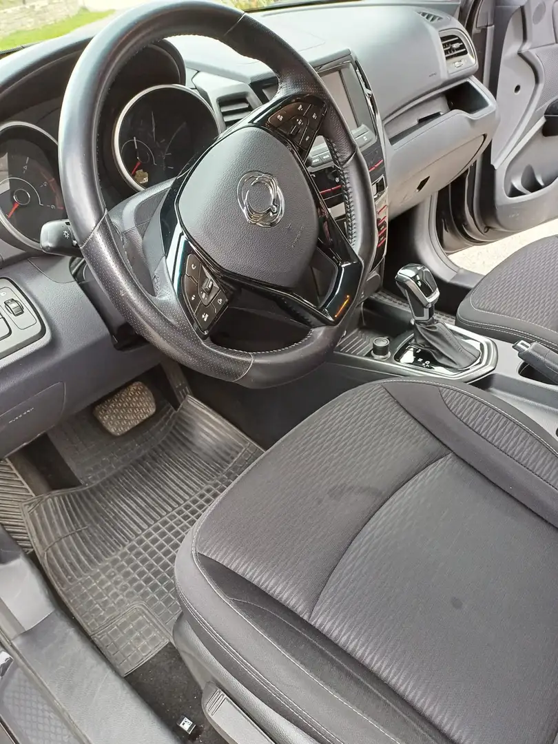 SsangYong XLV XLV 1,6i AWD Be Visual Aut. Be Visual Fekete - 2