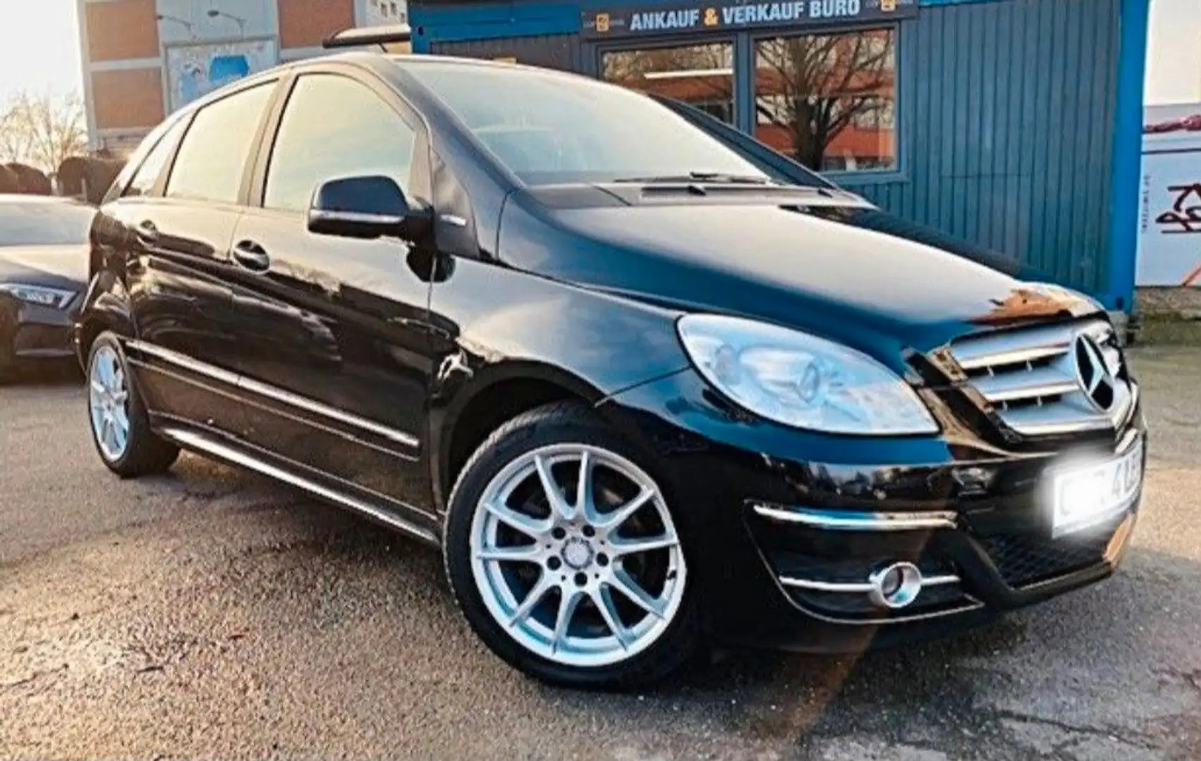 Mercedes-Benz B 160 +TÜV+GARANTIE+1HAND+SITZH+TEIL-LEDER Schwarz - 1