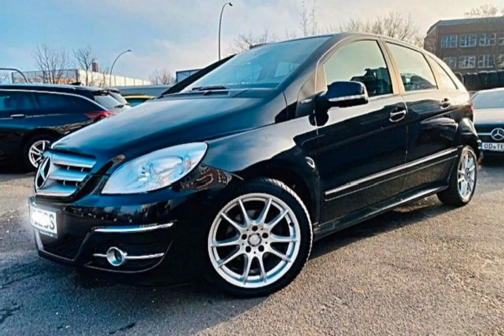 Mercedes-Benz B 160 +TÜV+GARANTIE+1HAND+SITZH+TEIL-LEDER Schwarz - 2