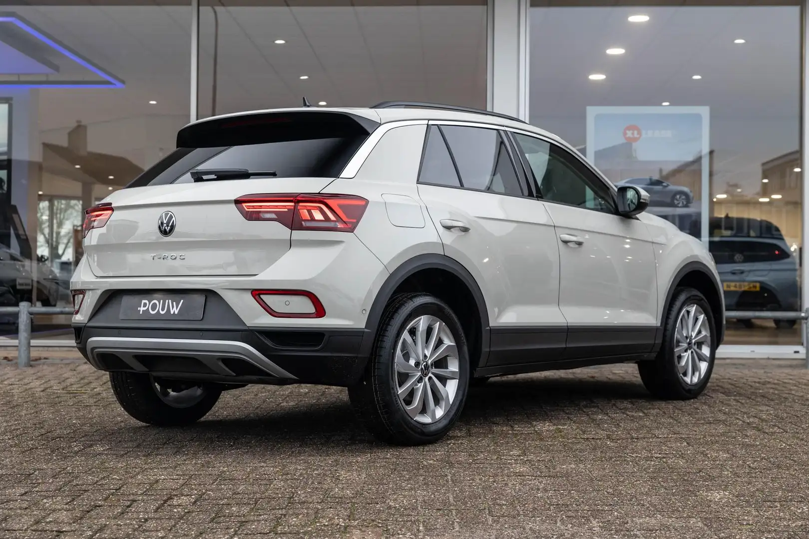 Volkswagen T-Roc 1.0 TSI 116pk Life Edition | Climate Control | App Gris - 2
