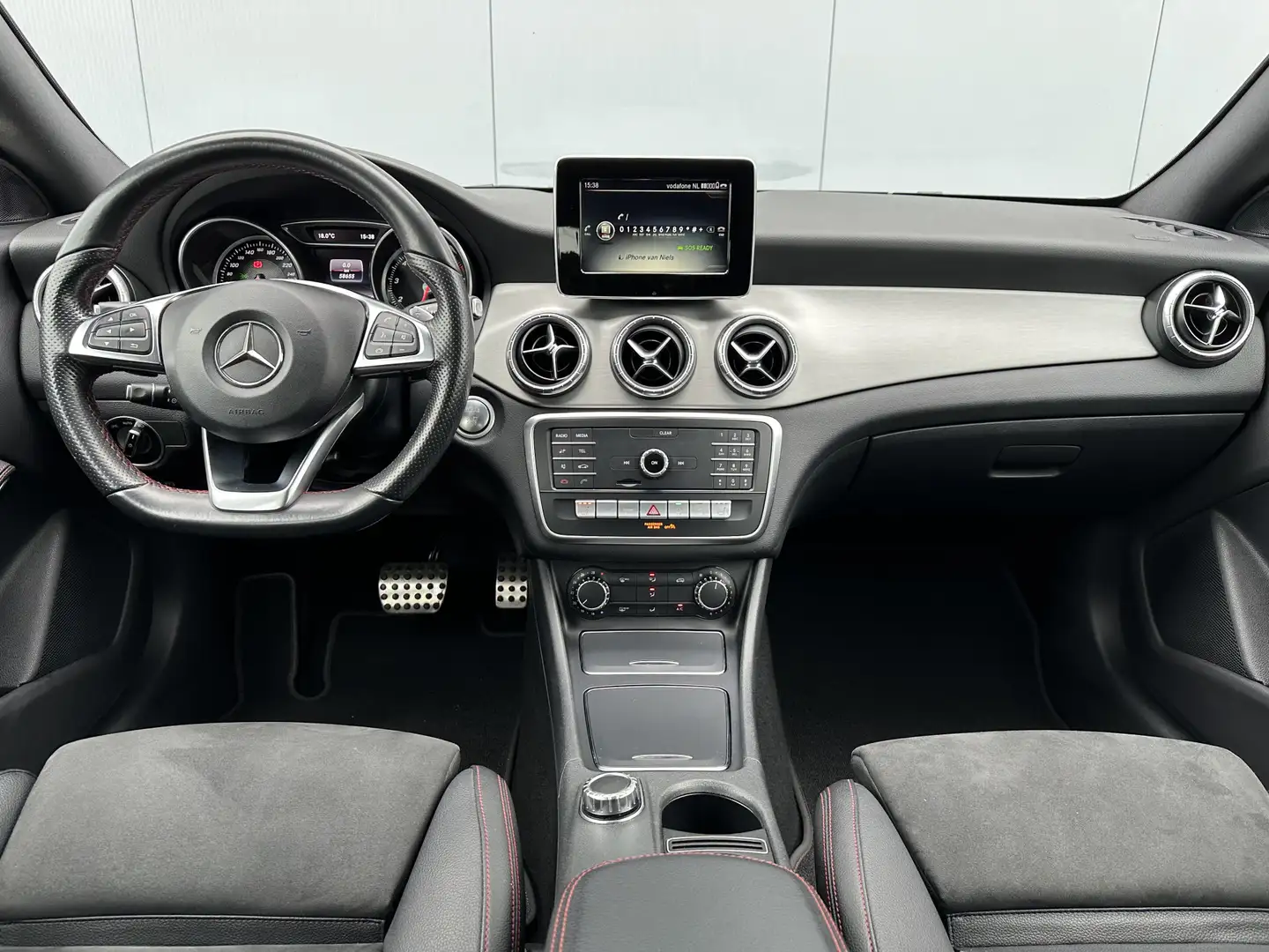 Mercedes-Benz CLA 180 Shooting Brake AMG Night Edition Plus Automaat Noir - 2
