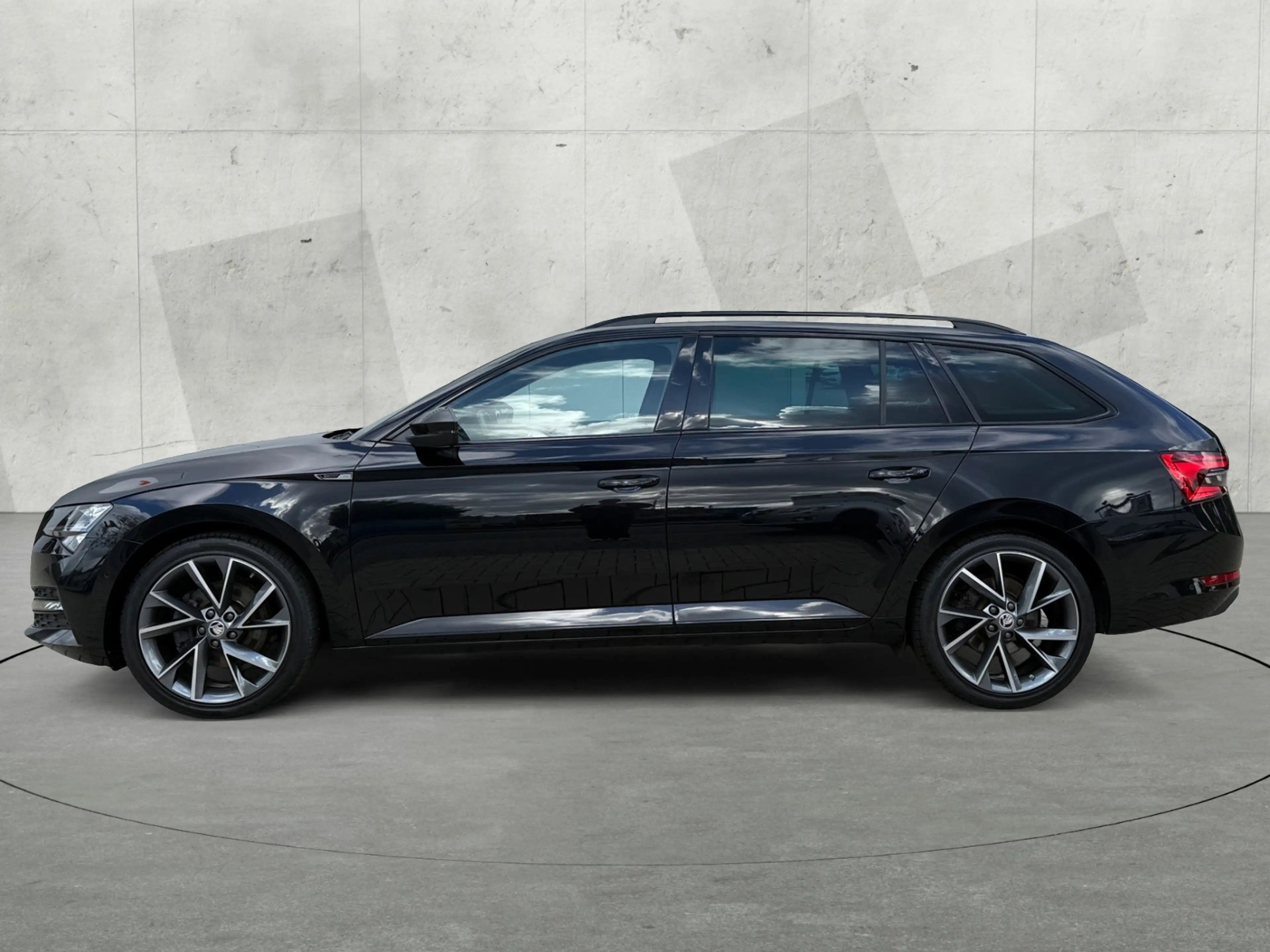 Skoda Superb Combi 2.0 TDI DSG SPORTLINE +AHK +360° +STHZ +MAT — photo 3