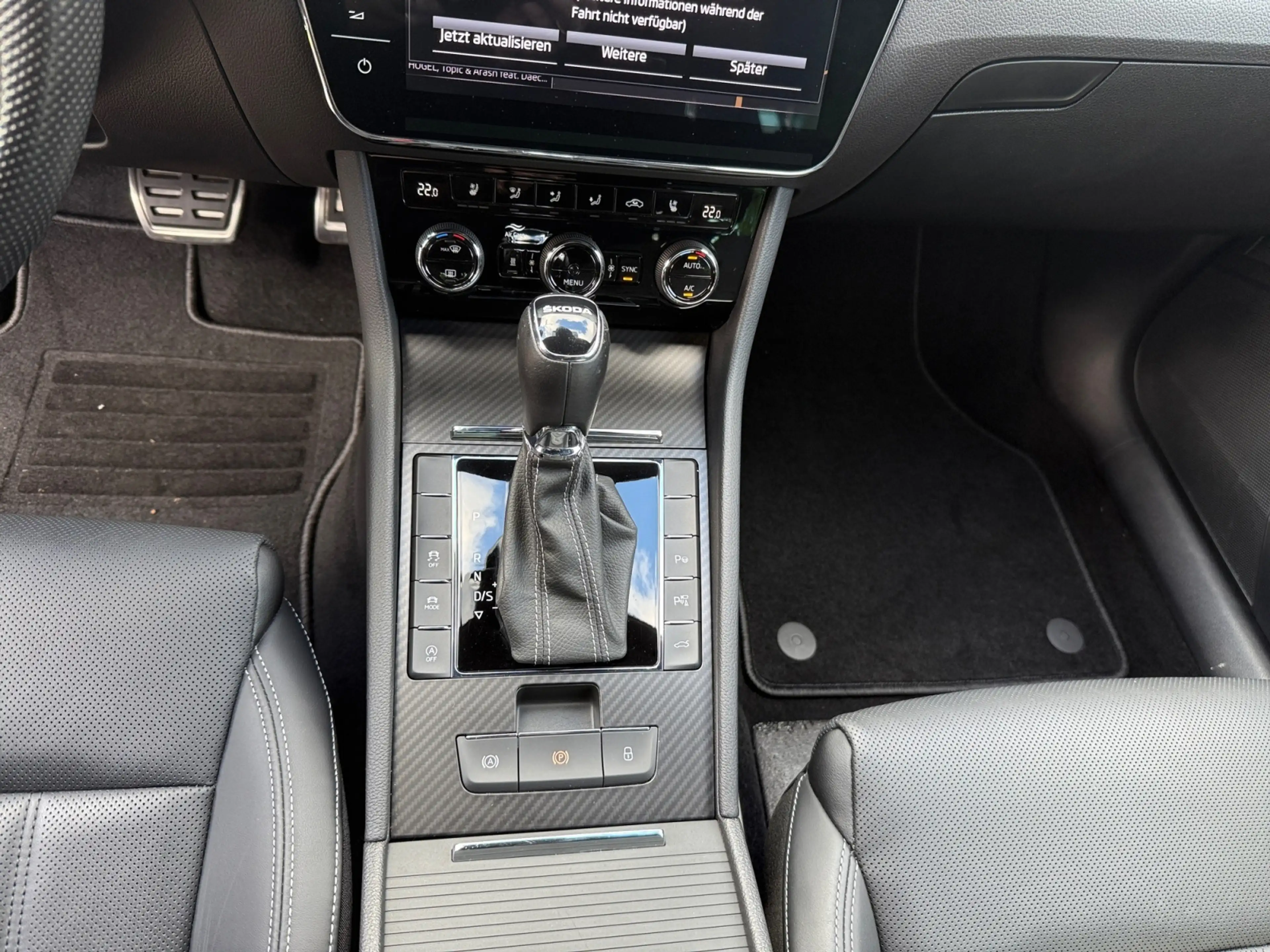 Skoda Superb Combi 2.0 TDI DSG SPORTLINE +AHK +360° +STHZ +MAT — photo 13