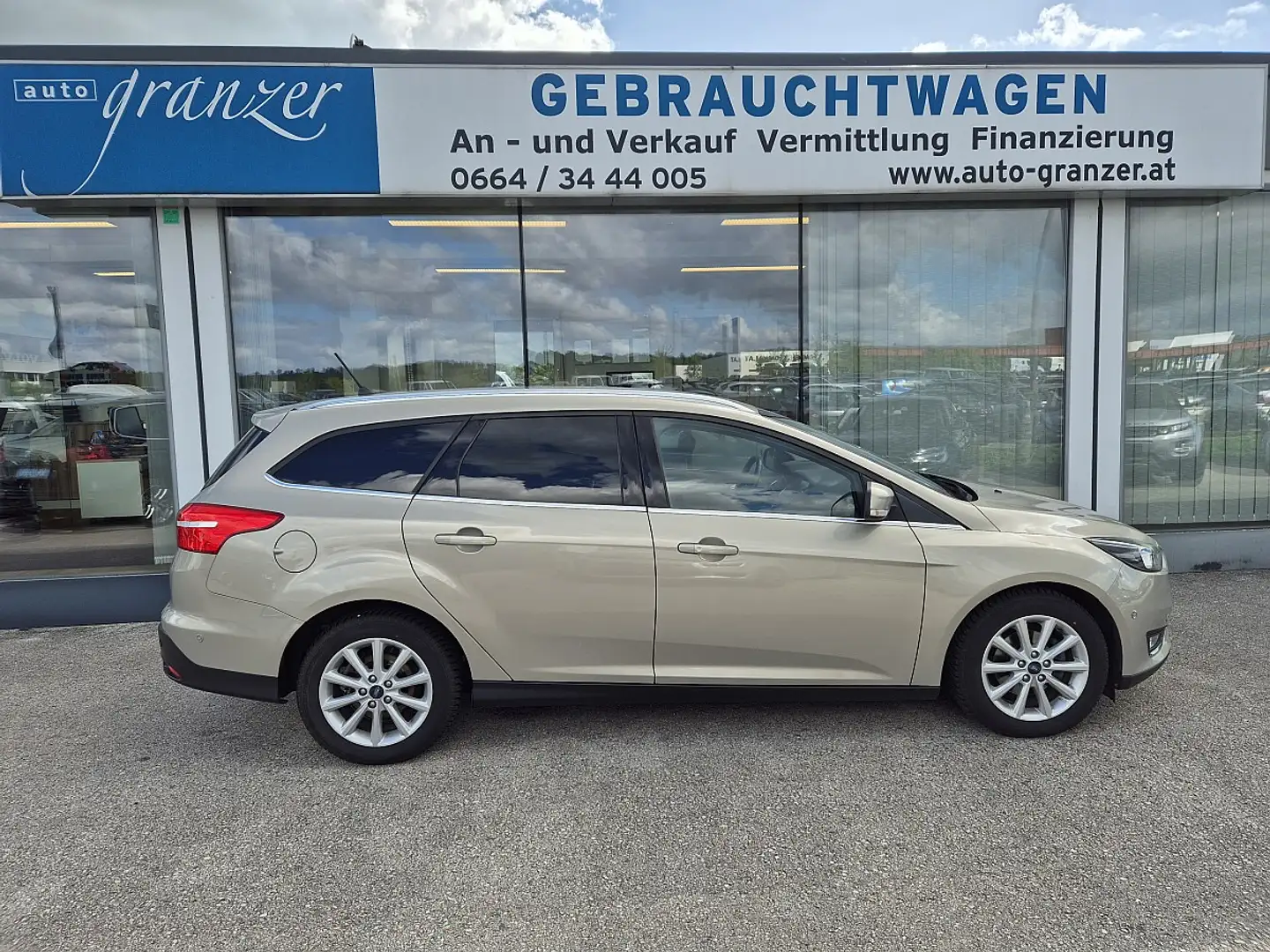 Ford Focus Traveller 1,0 EcoBoost Trend Edition Beige - 1