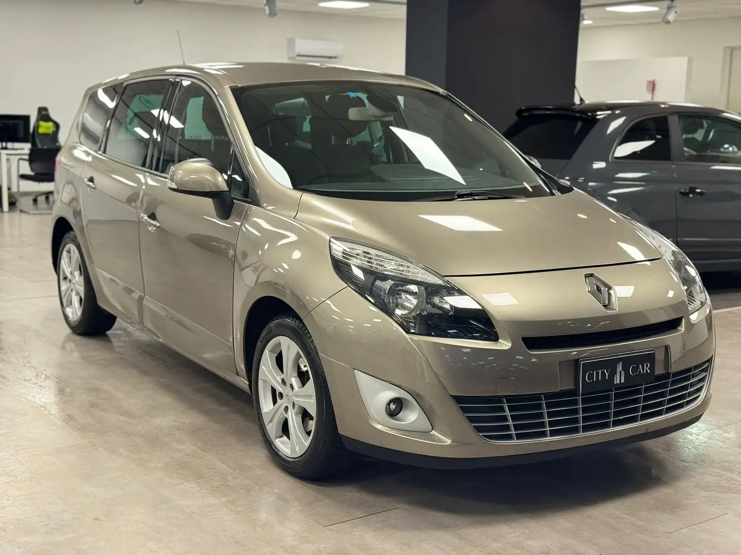 Renault Grand Scenic 1.6 16v Dynamique ***7 POSTI*** Beige - 1