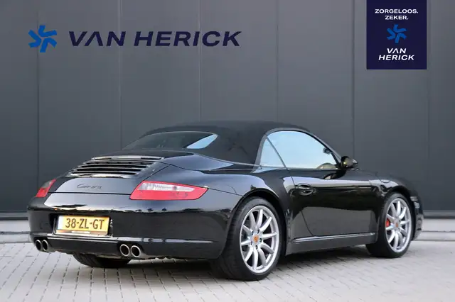 Porsche 911 view 4