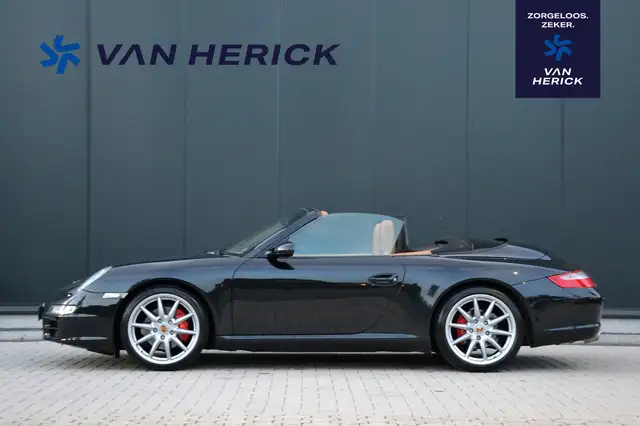 Porsche 911 view 2