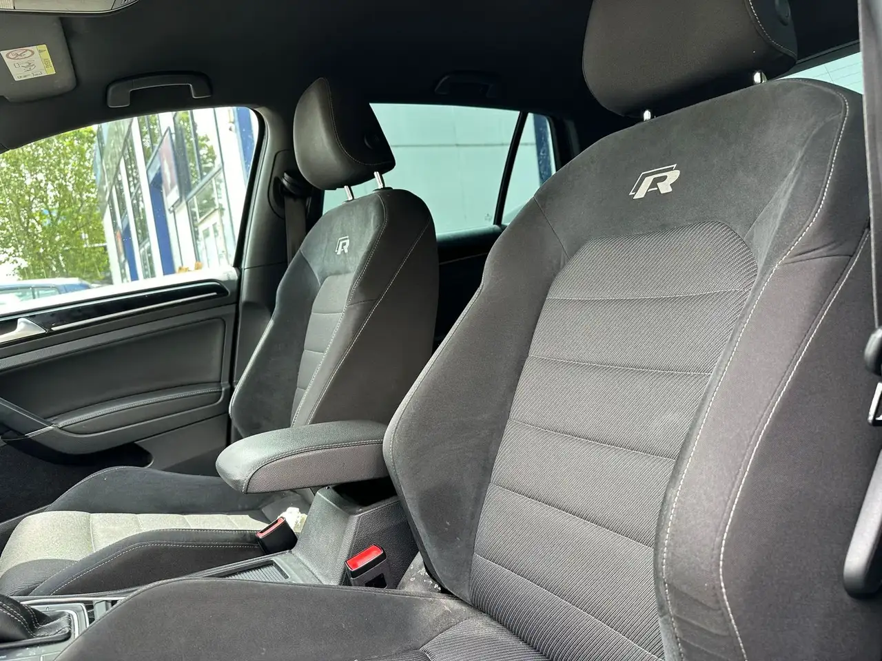 Volkswagen Golf R — photo 5