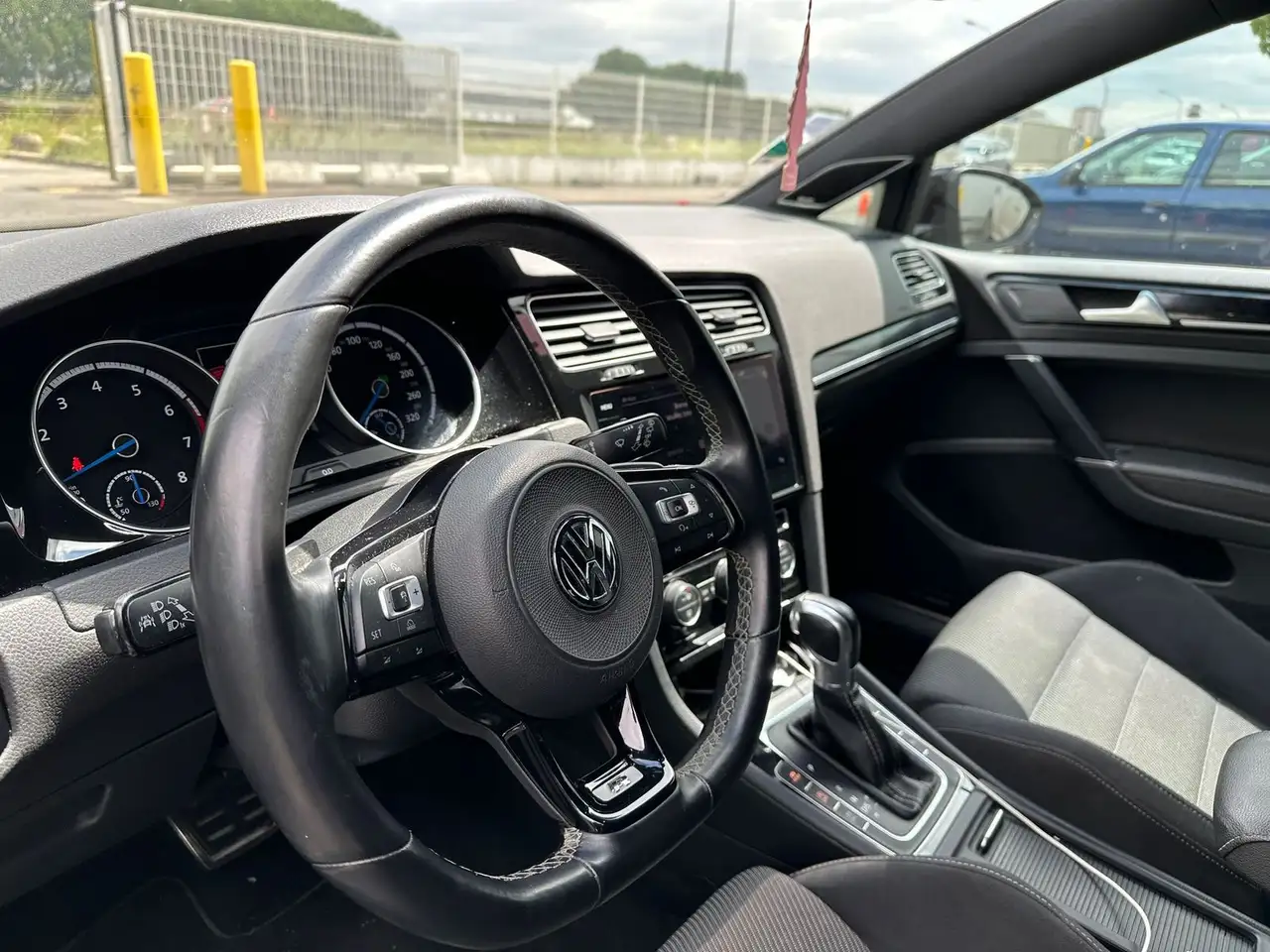 Volkswagen Golf R — photo 4