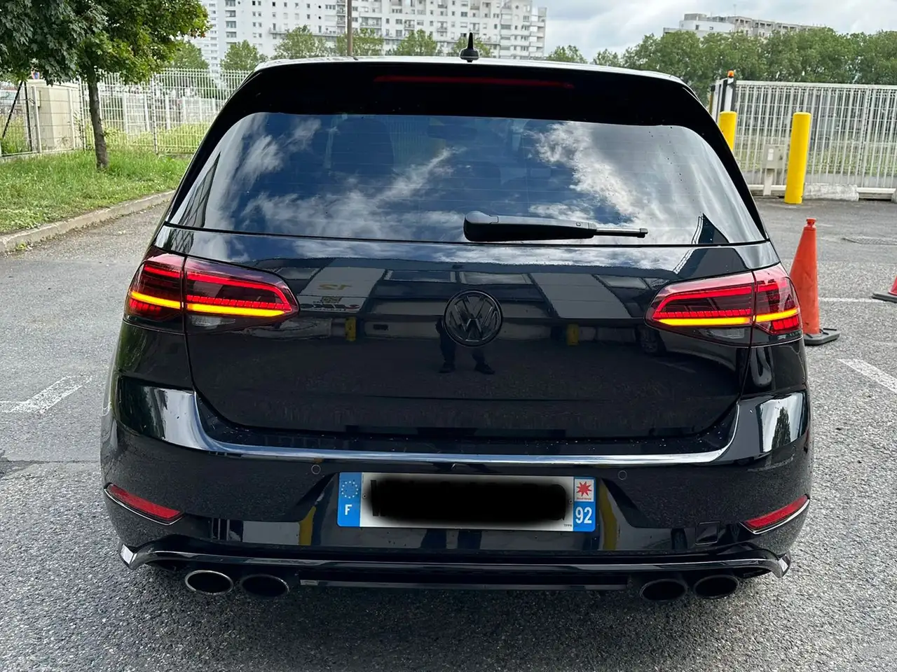 Volkswagen Golf R — photo 2