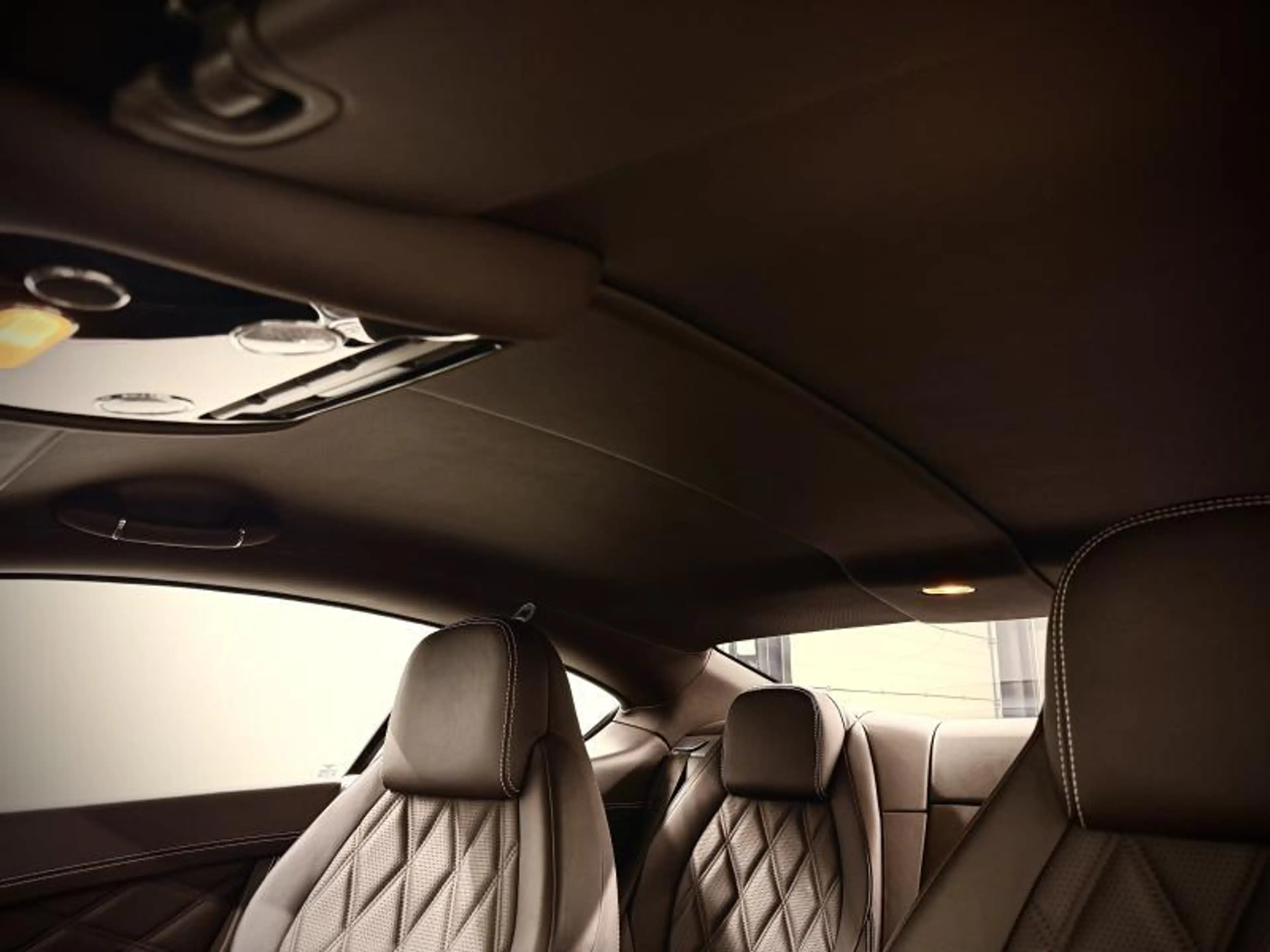 Bentley Continental GT V8 — photo 15