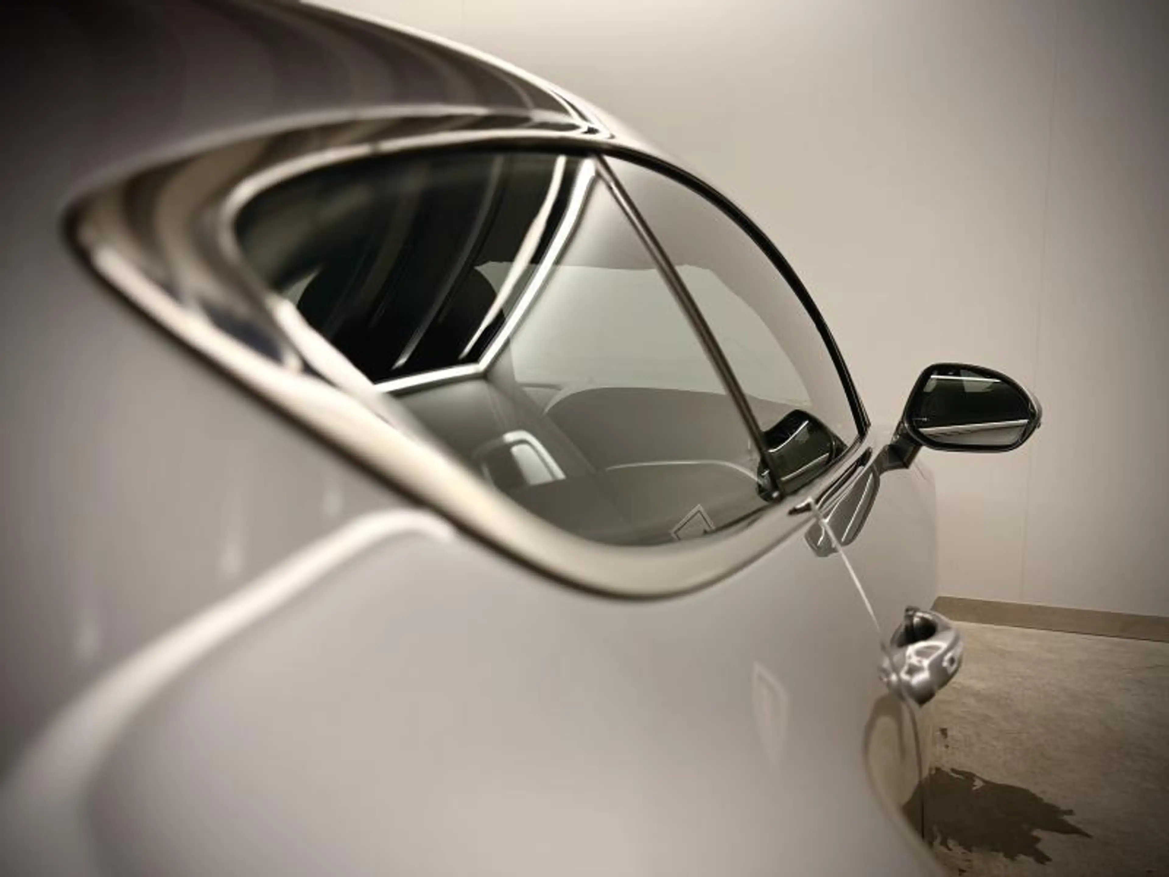 Bentley Continental GT V8 — photo 9