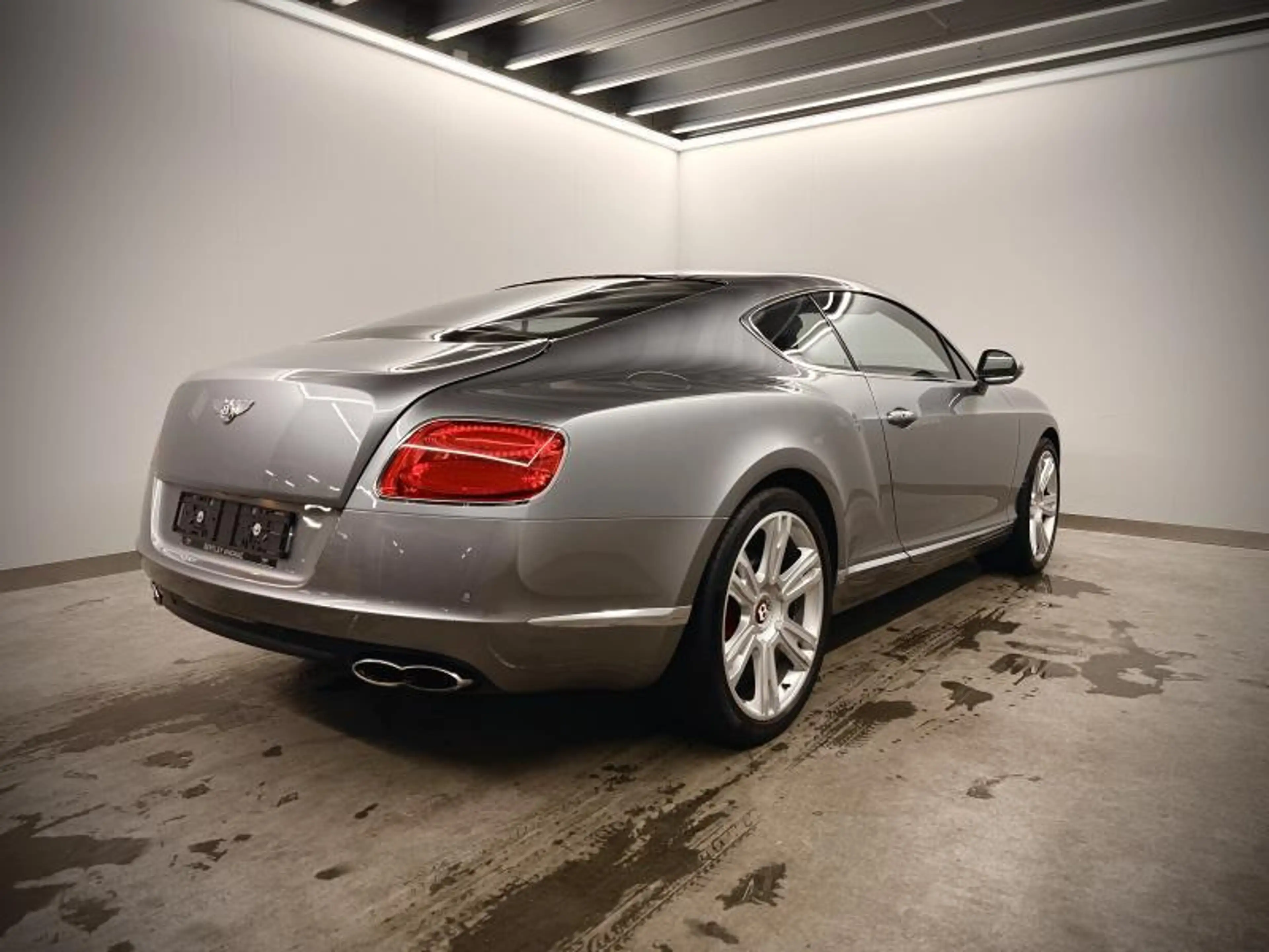 Bentley Continental GT V8 — photo 4