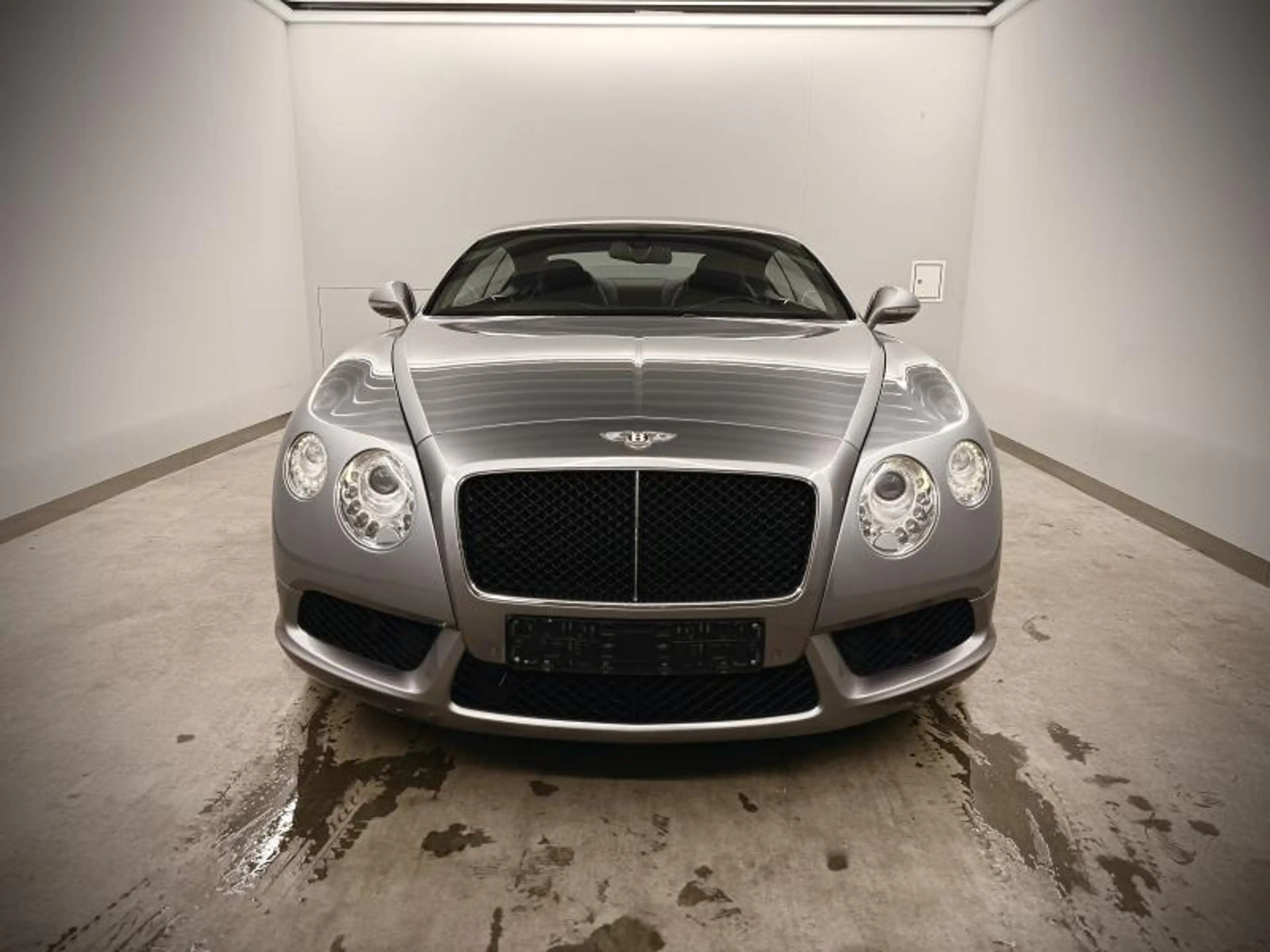 Bentley Continental GT V8 — photo 2