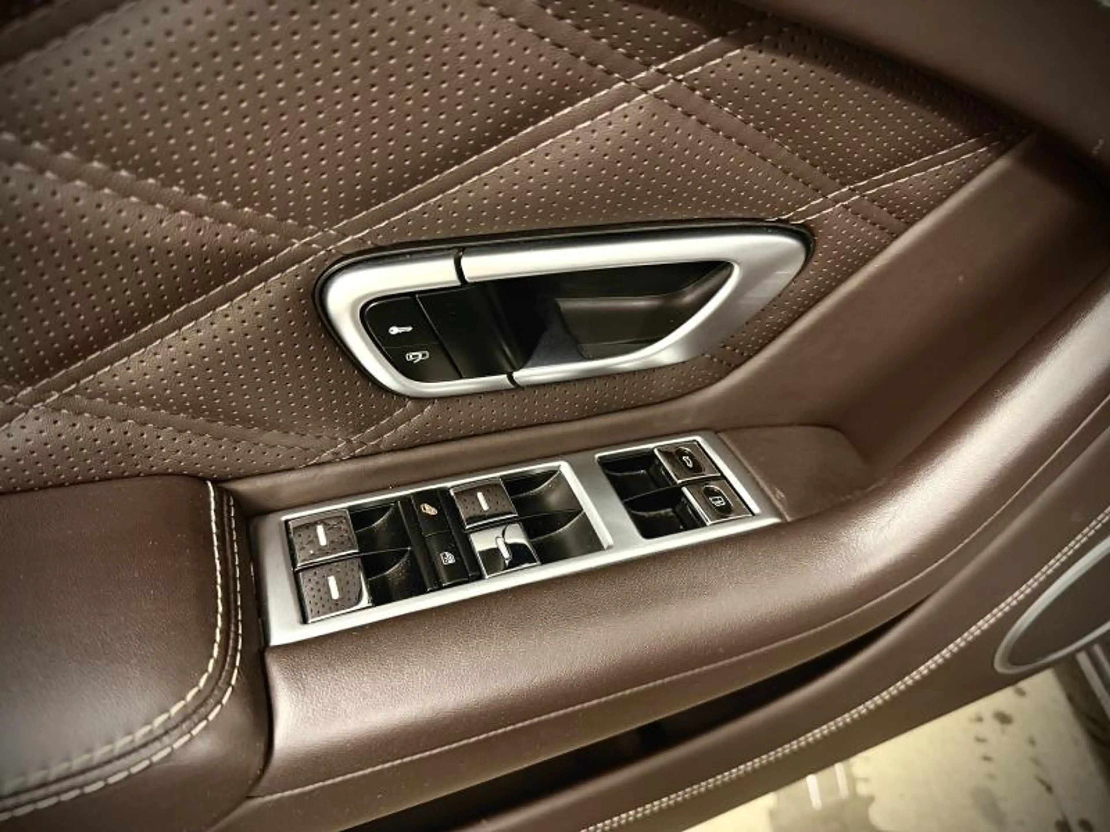 Bentley Continental GT V8 — photo 12