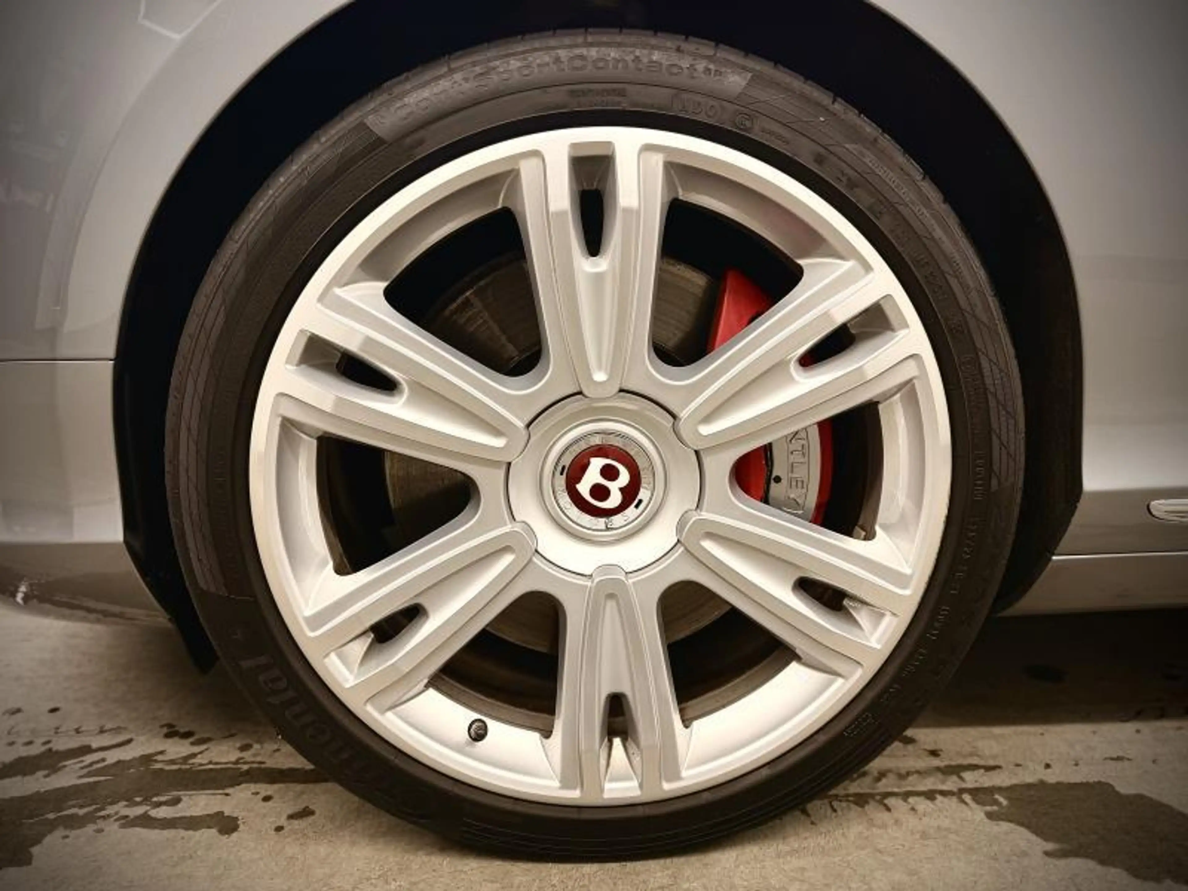 Bentley Continental GT V8 — photo 10