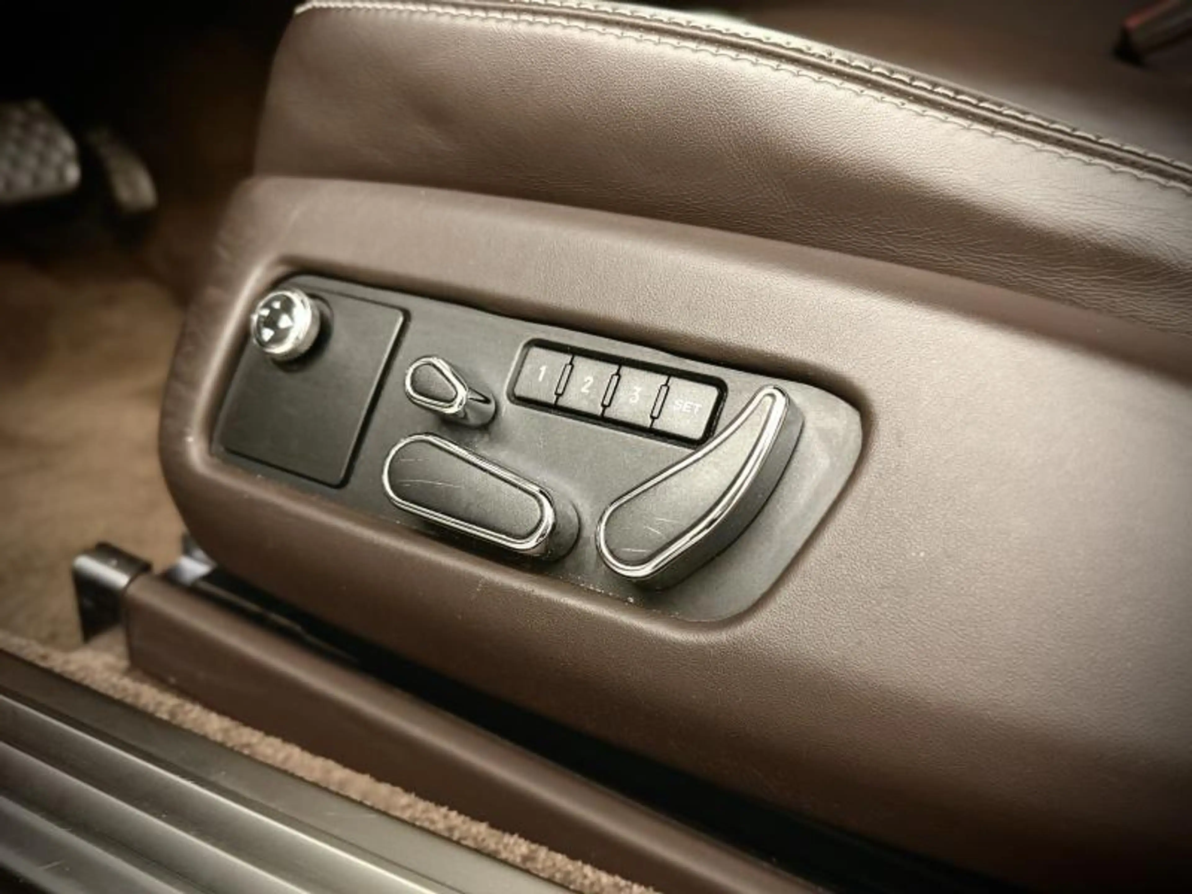 Bentley Continental GT V8 — photo 14