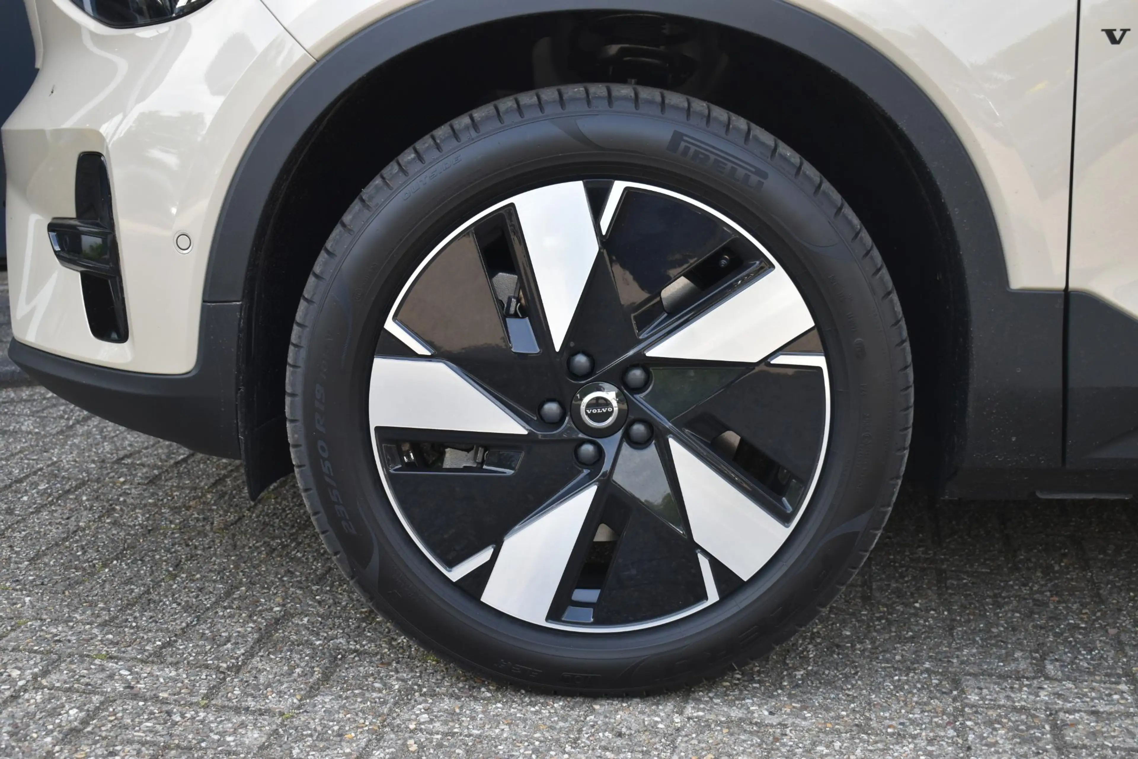 Volvo EX40 Single Motor Ext. Range Plus Europa 82 kWh | Harma — photo 10