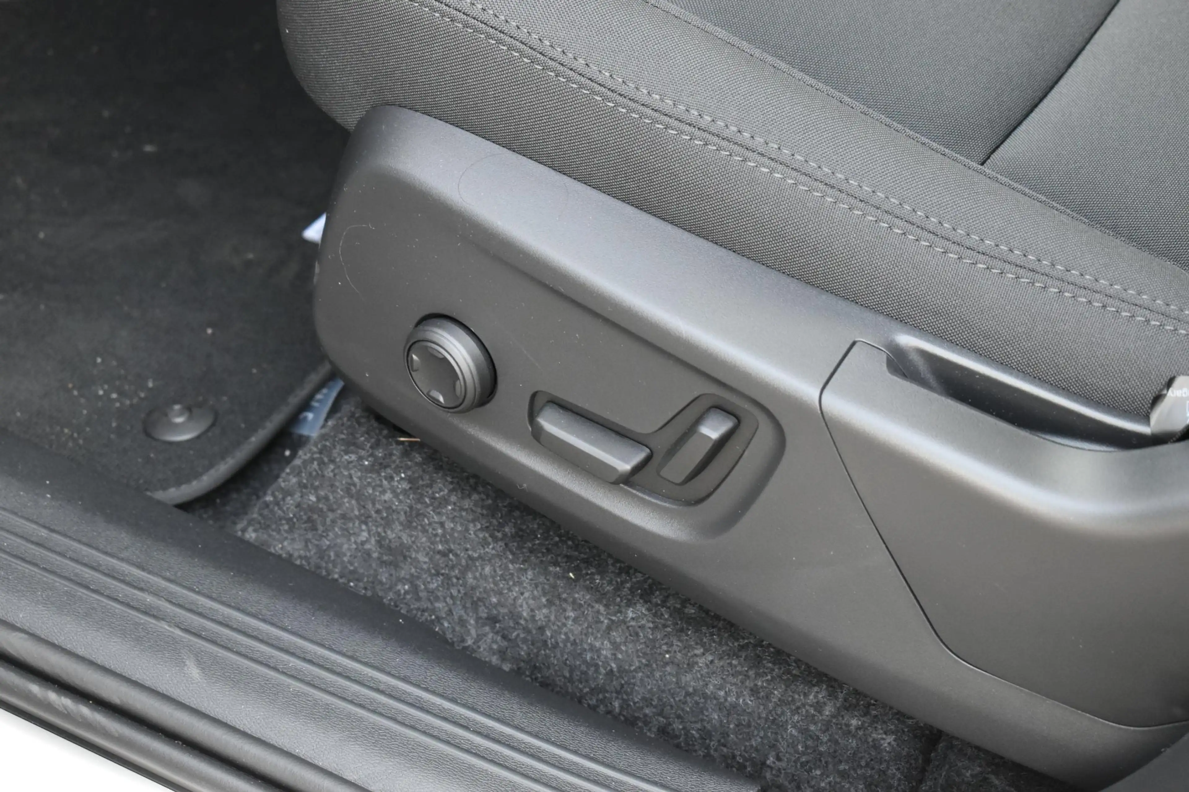 Volvo EX40 Single Motor Ext. Range Plus Europa 82 kWh | Harma — photo 12