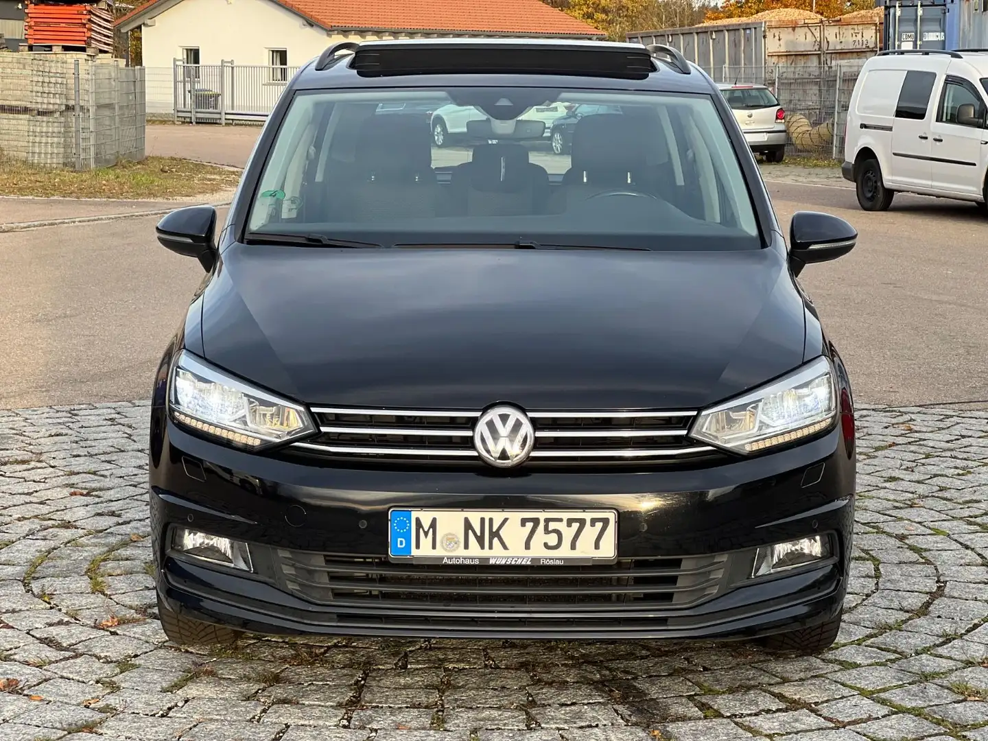 Volkswagen Touran Com.1.4 TSI AHK StHz Kam Led Pano Schwarz - 1