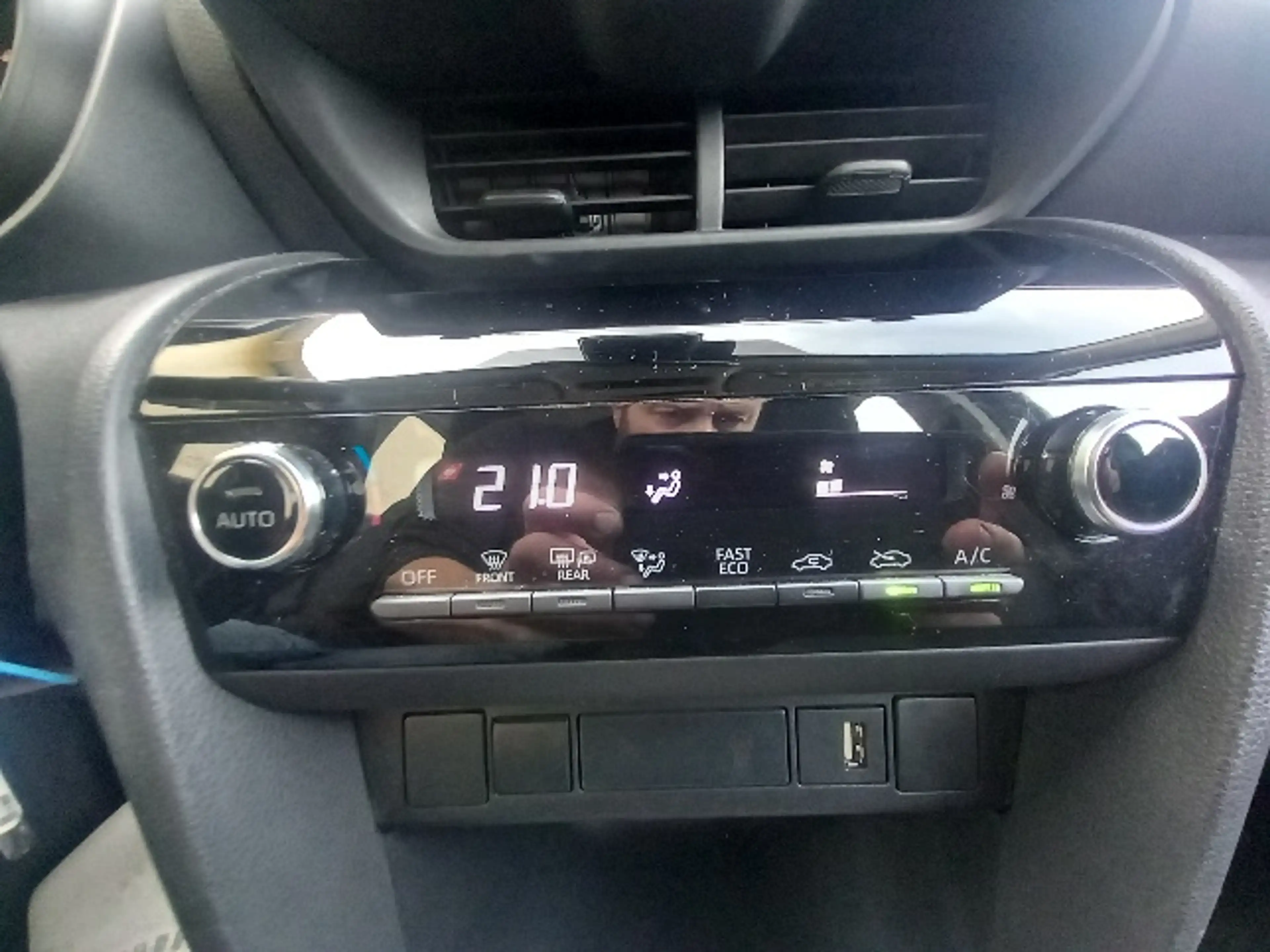 Toyota Yaris Cross Dynamic 1.5 HSD — photo 14