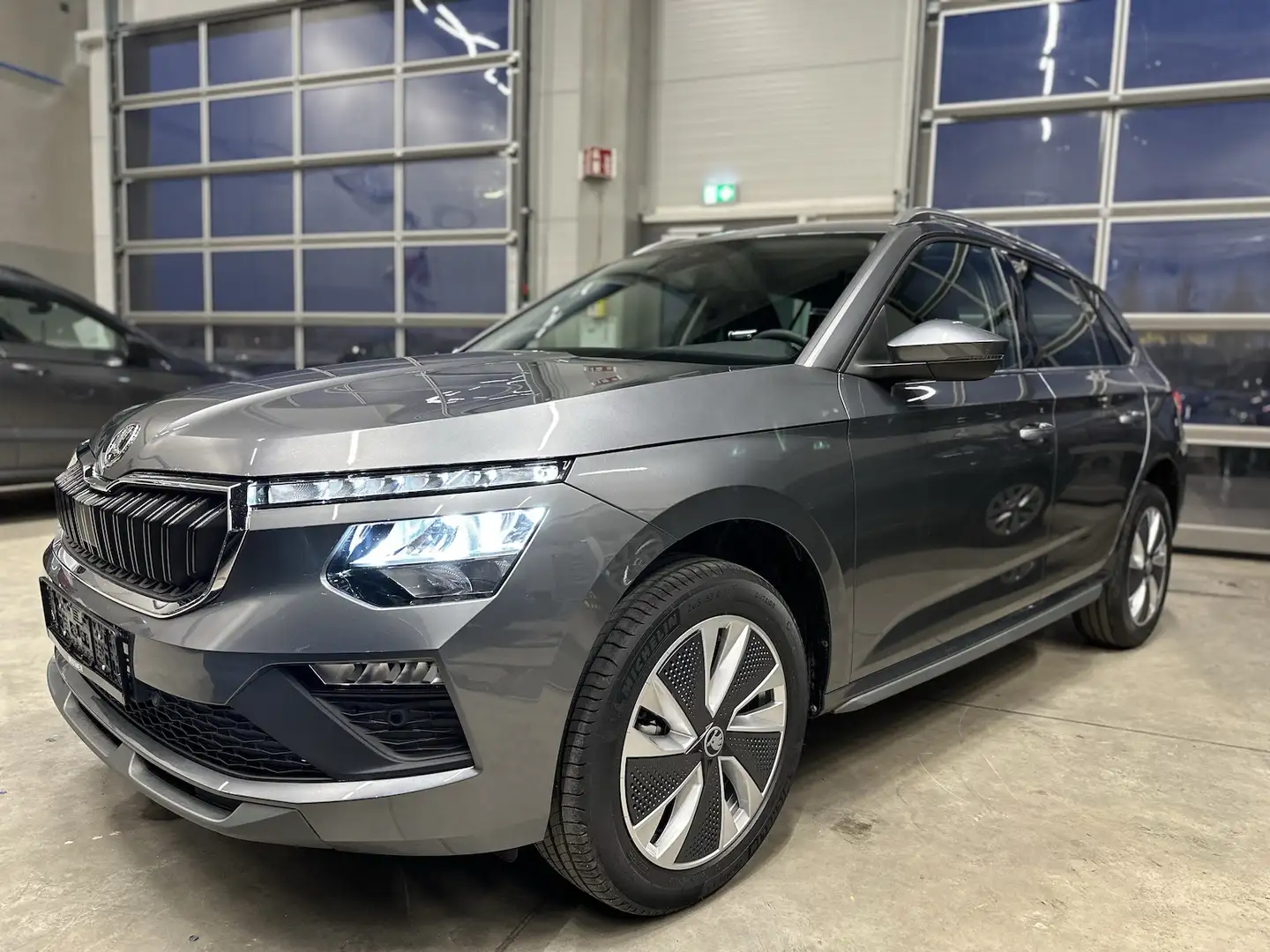 Skoda Kamiq 1,0TSI DSG 130 Jahre Premium AHK 5J.Gar. Gris - 1