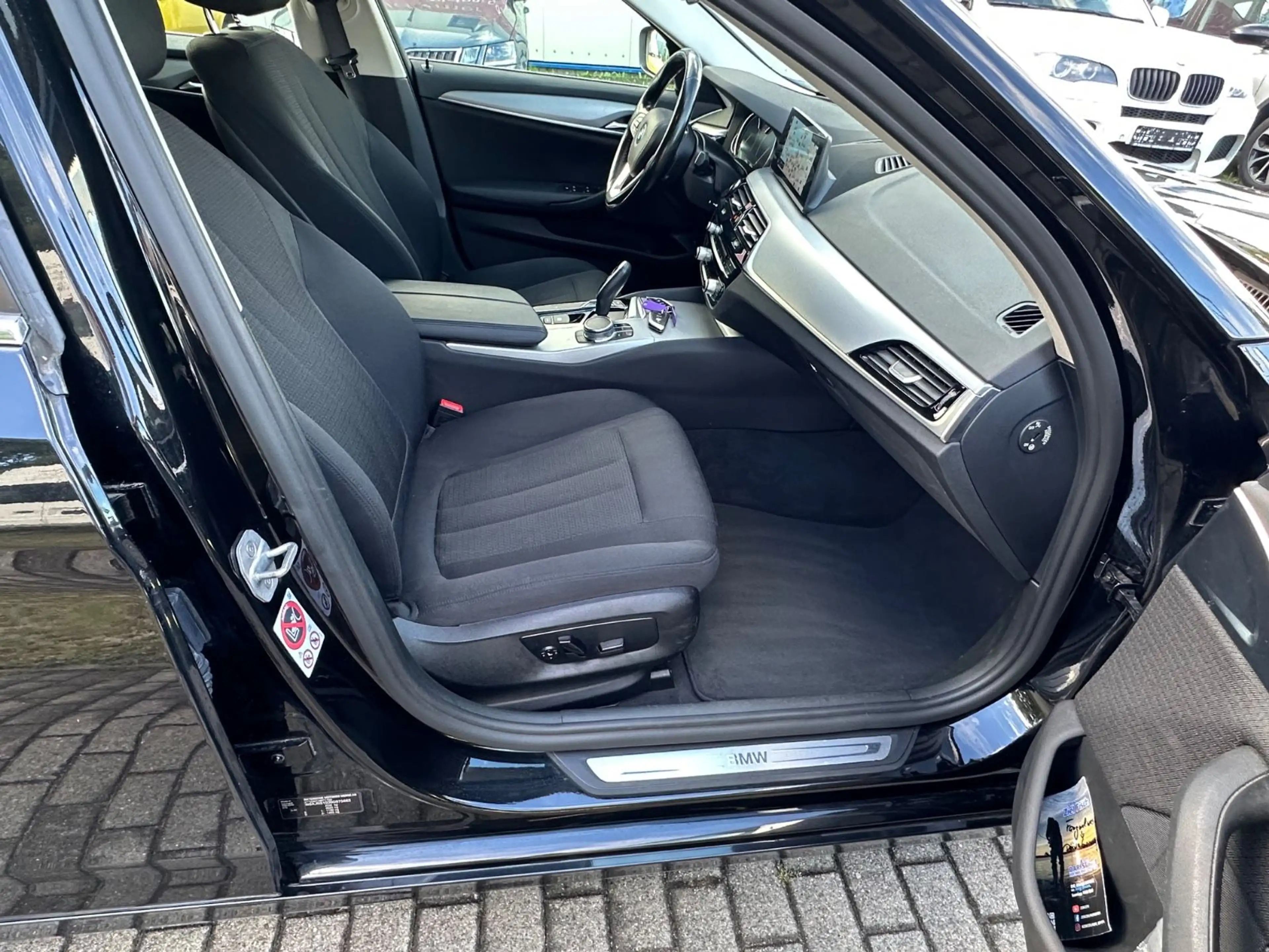 BMW 530 5 Touring 530 d xDrive Allrad — photo 5
