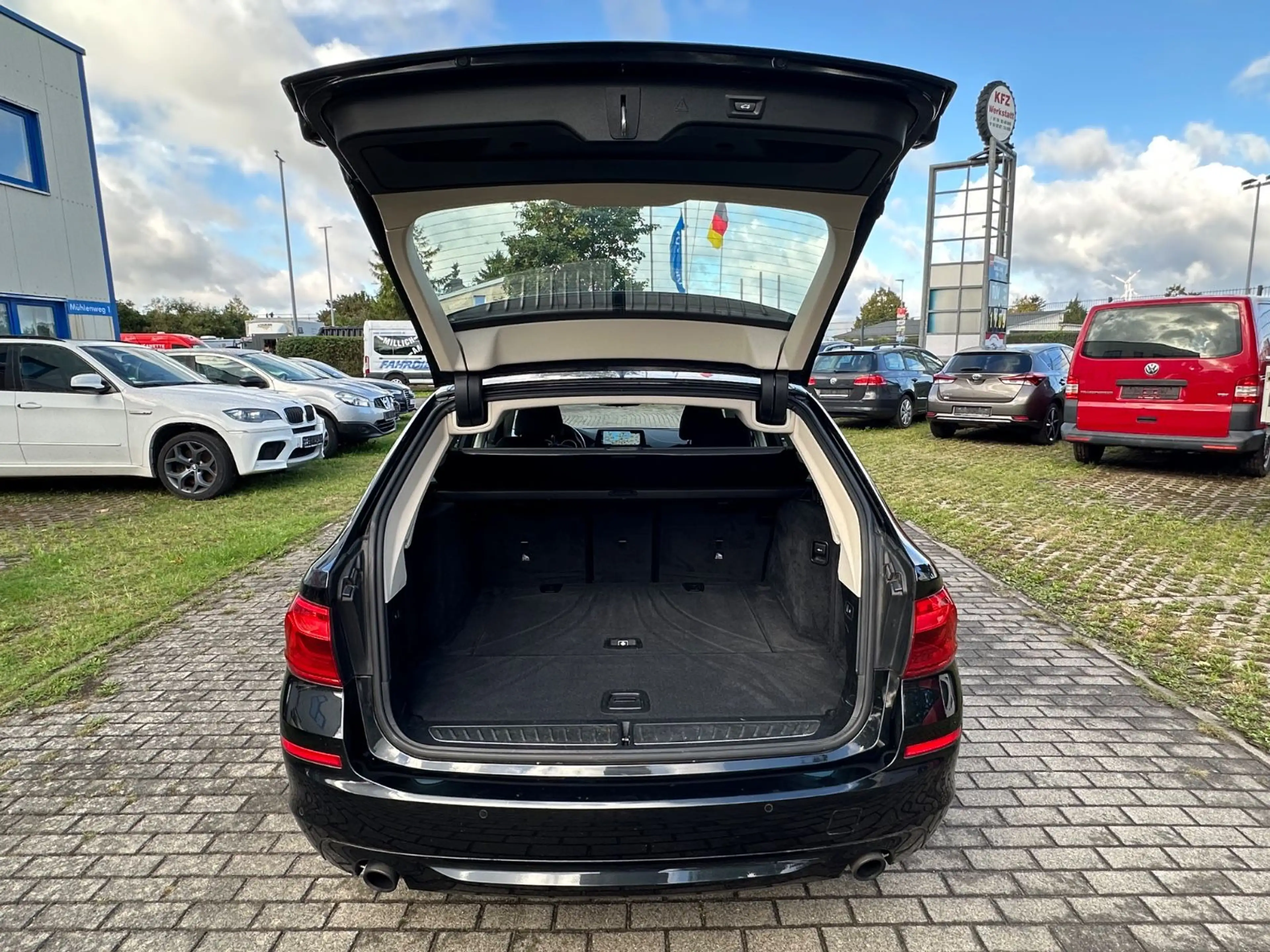 BMW 530 5 Touring 530 d xDrive Allrad — photo 8