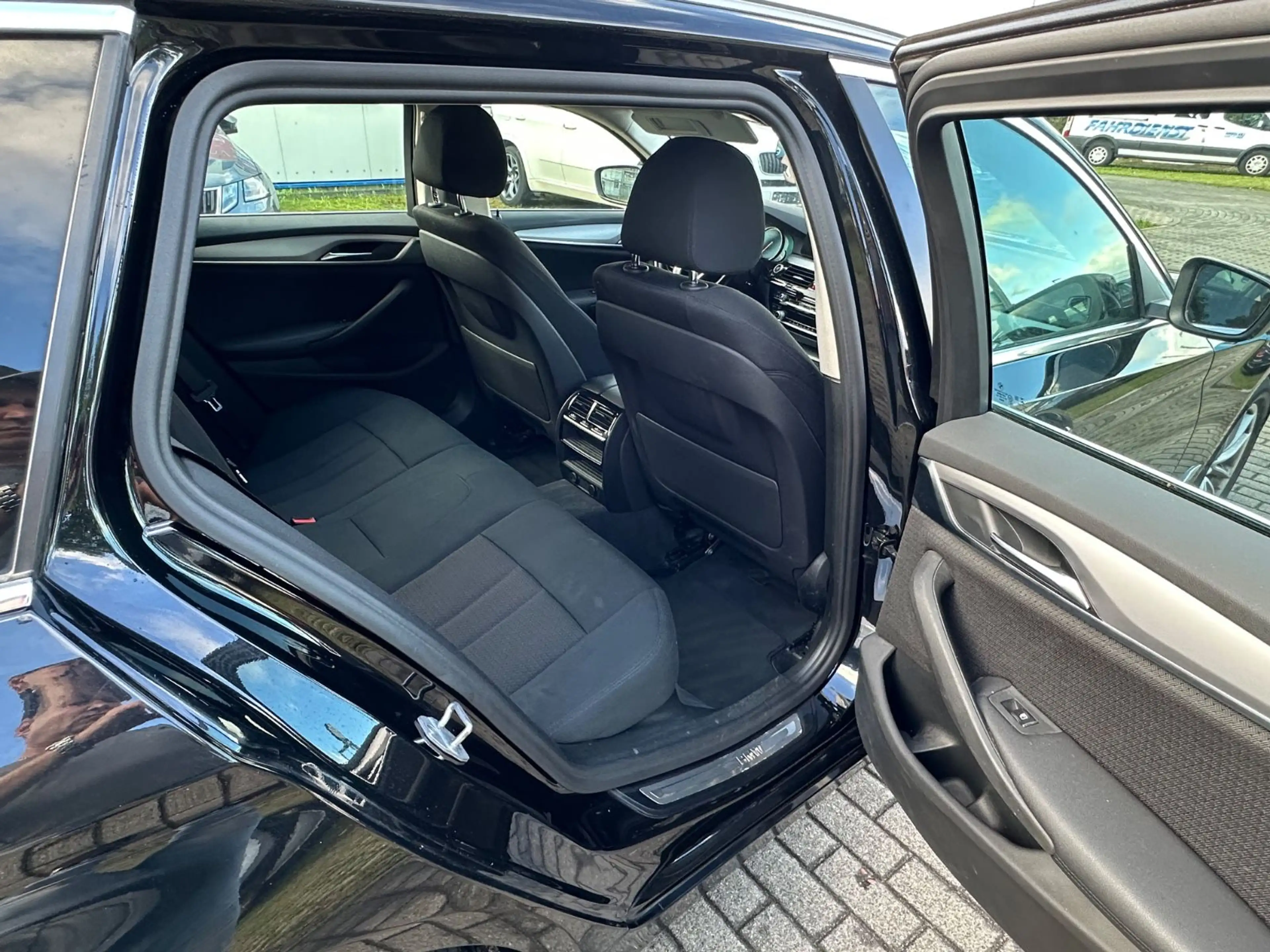 BMW 530 5 Touring 530 d xDrive Allrad — photo 7