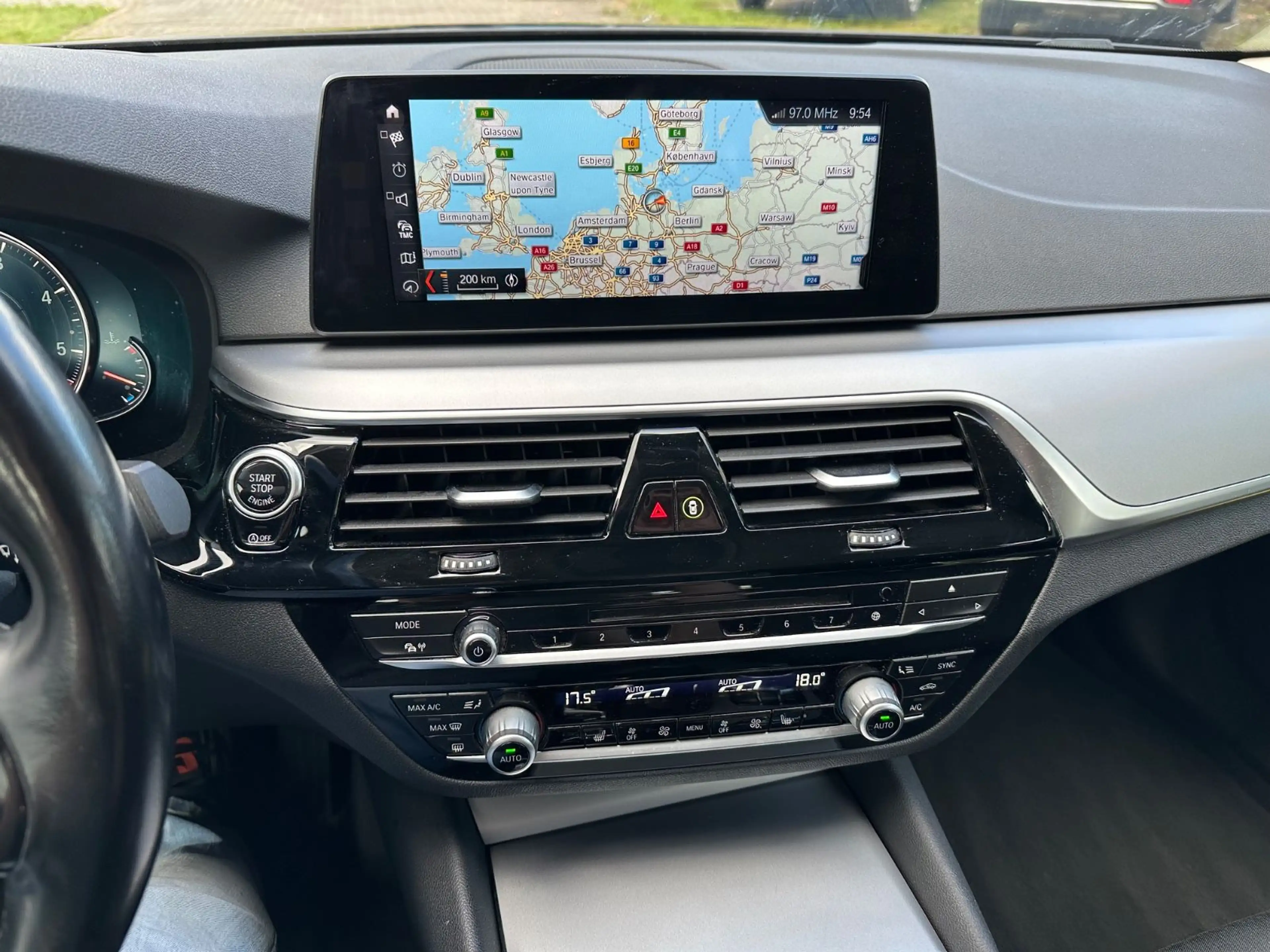 BMW 530 5 Touring 530 d xDrive Allrad — photo 15