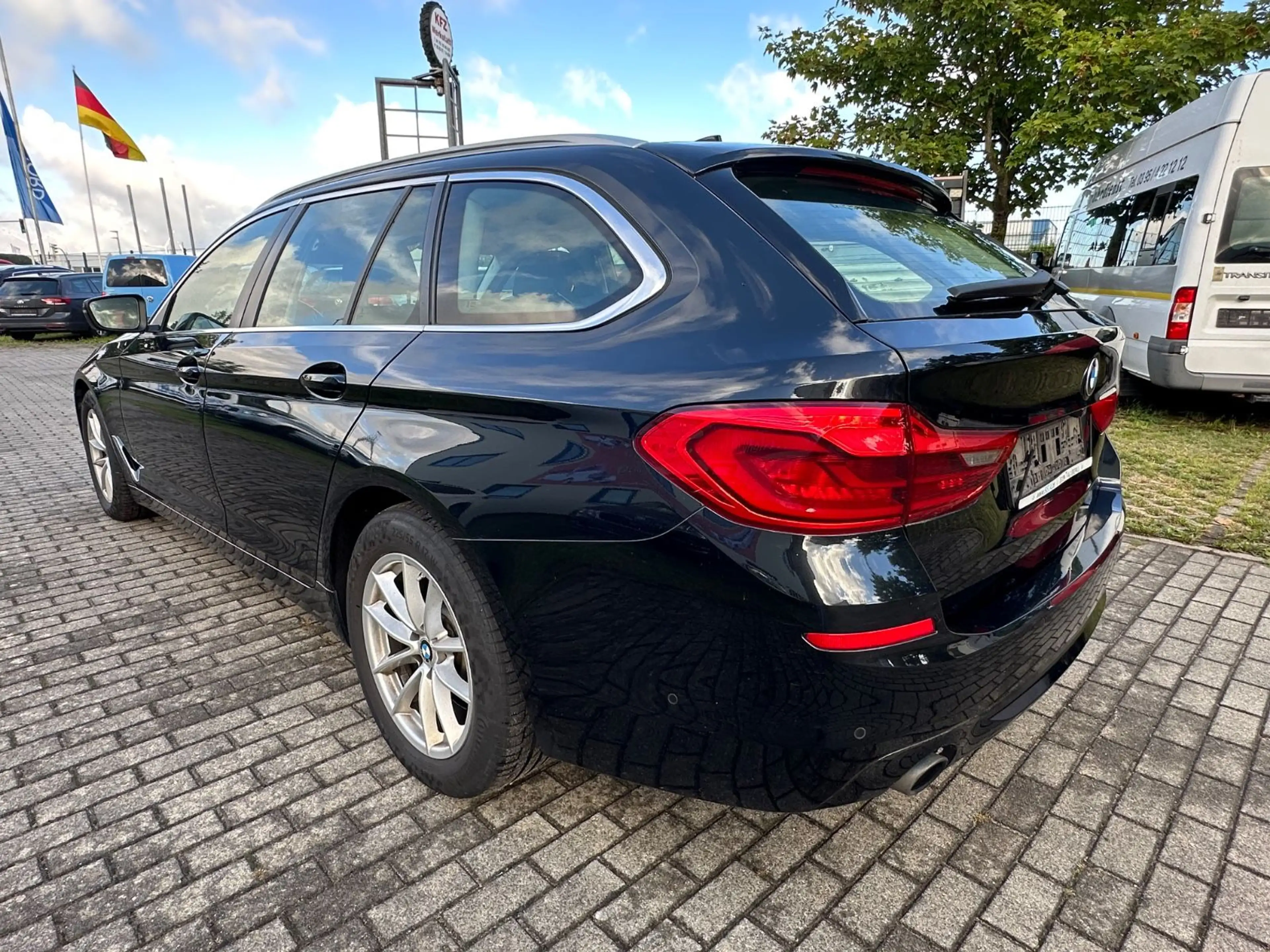BMW 530 5 Touring 530 d xDrive Allrad — photo 4