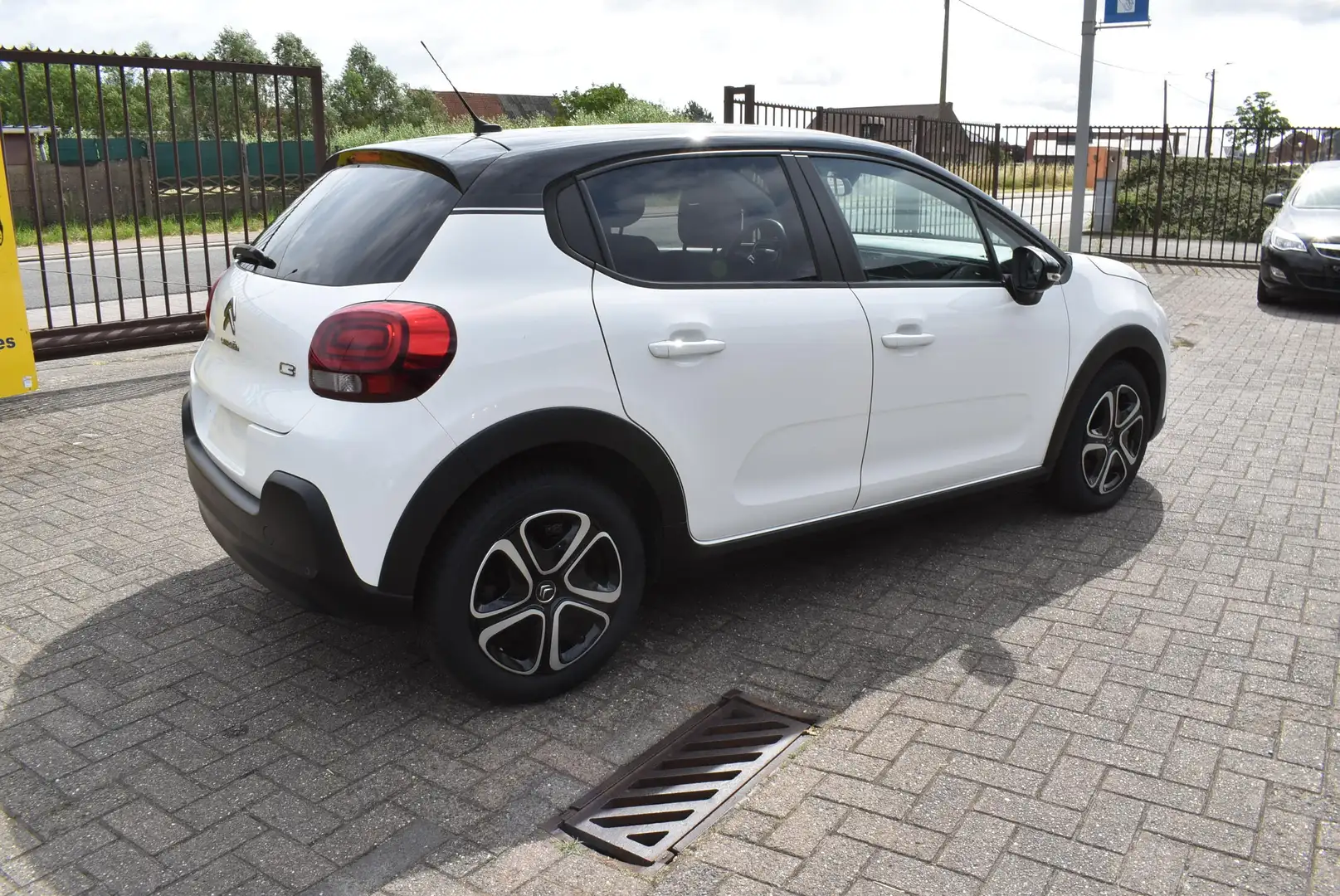 Citroen C3 1.5 BlueHDi Shine Airco / GPS Blanc - 2