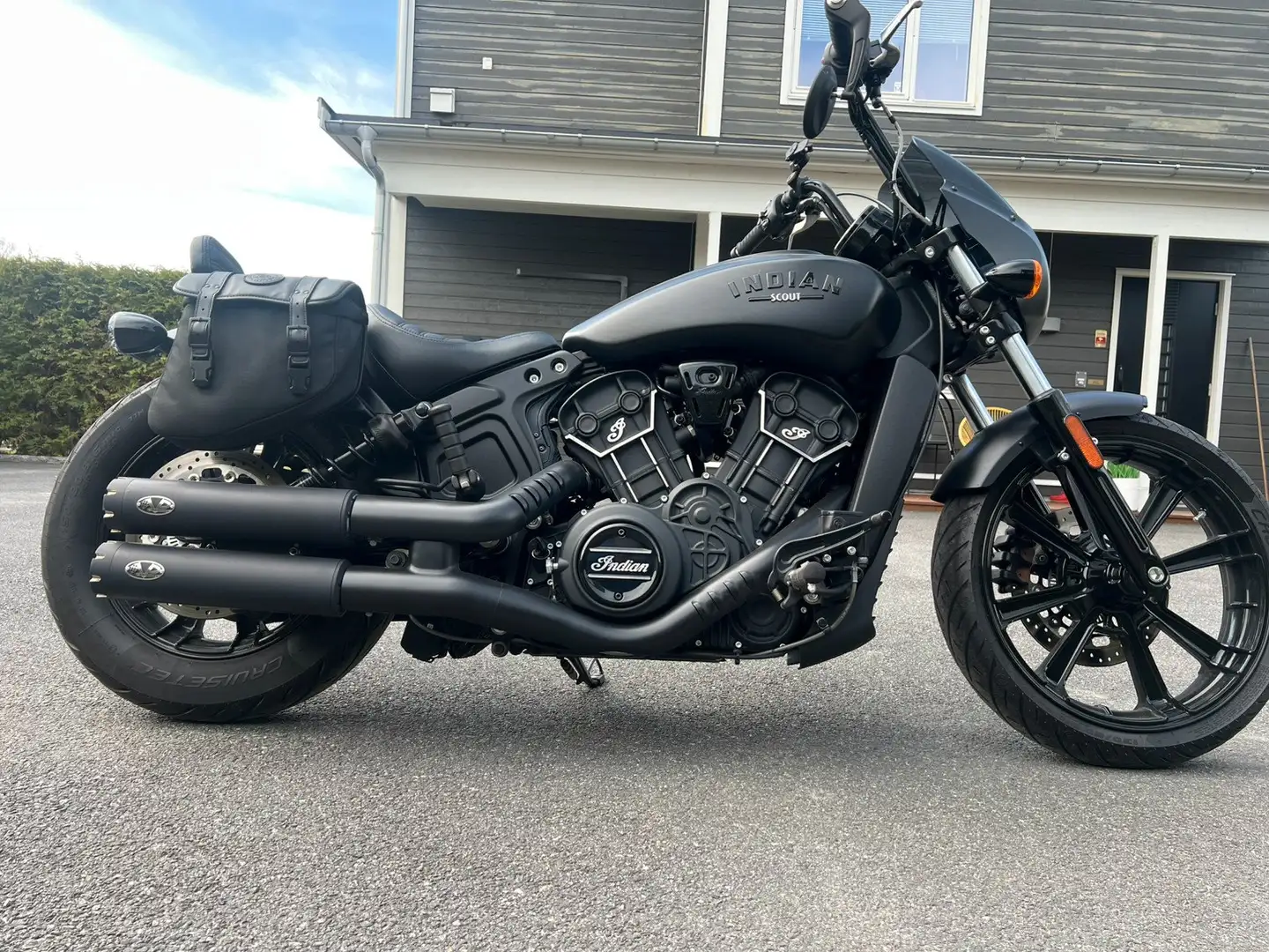 Indian Scout Rogue Negro - 1