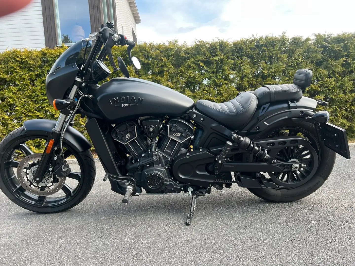 Indian Scout Rogue Zwart - 2