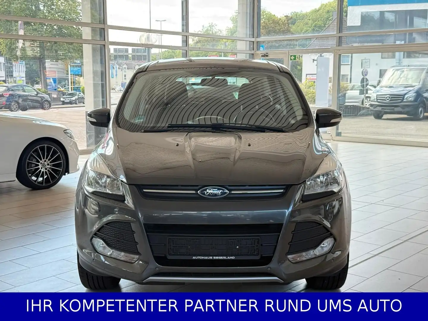 Ford Kuga Sync Edition/PDC/ISOFIX/AC Grau - 2