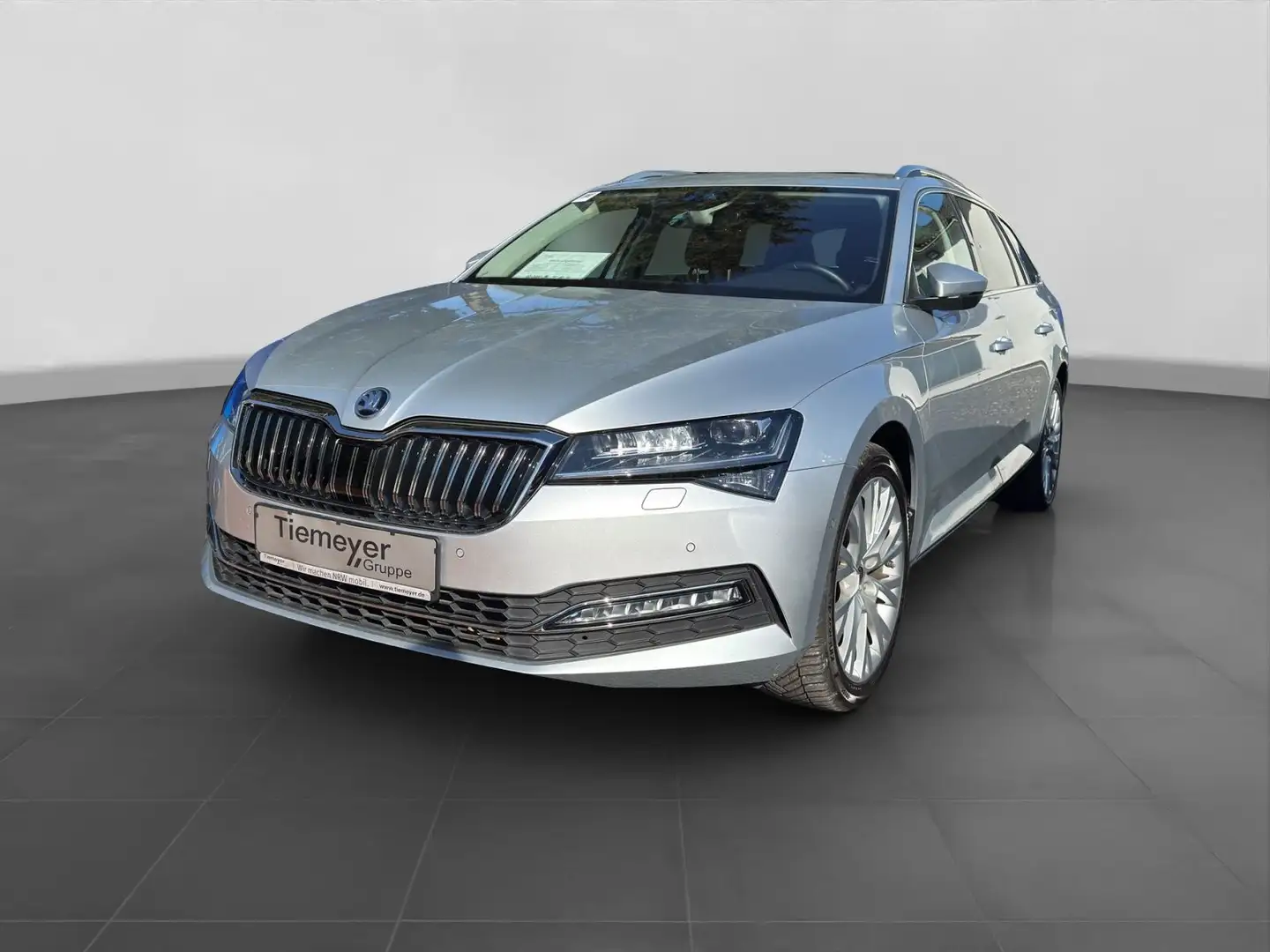 Skoda Superb Combi 2.0 TSI DSG STYLE PANO LM18 NAVI DA Silber - 2