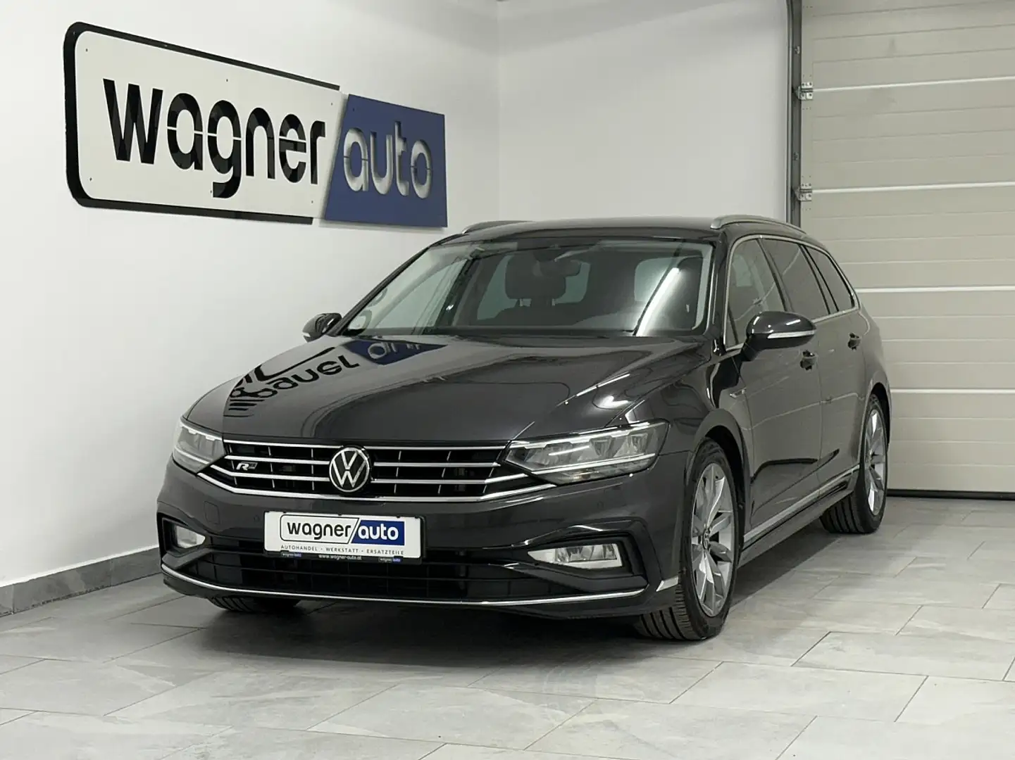 Volkswagen Passat Variant Elegance 2,0 SCR TDI DSG. R-Line/LED/ACC/Navi/R... Grau - 2