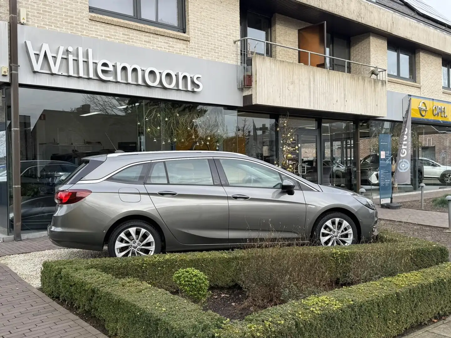 Opel Astra Sports Tourer Elegance 1.2Turbo 130PK *Navi*Cam... Grijs - 2