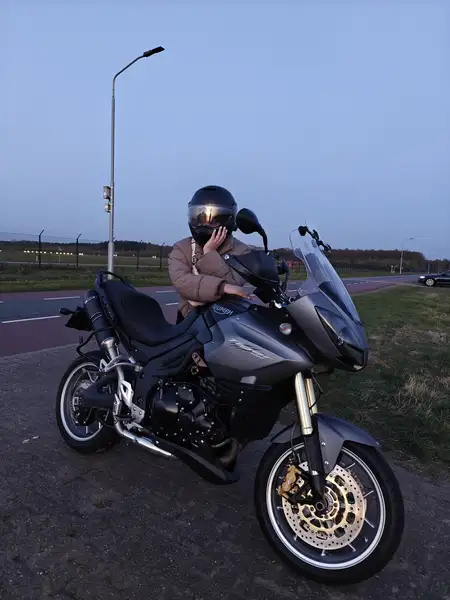 Triumph Tiger 1050 - foto 2